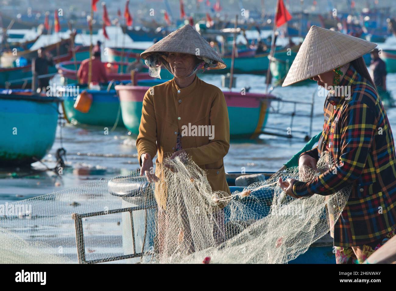 Many fish caught in net hi-res stock photography and images - Alamy