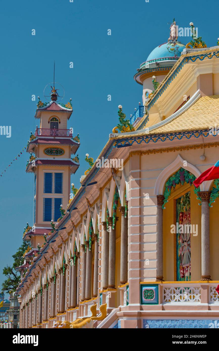 Caodaism religious group, Cao Dai Temple, Tay Ninh, Vietnam Stock Photo ...