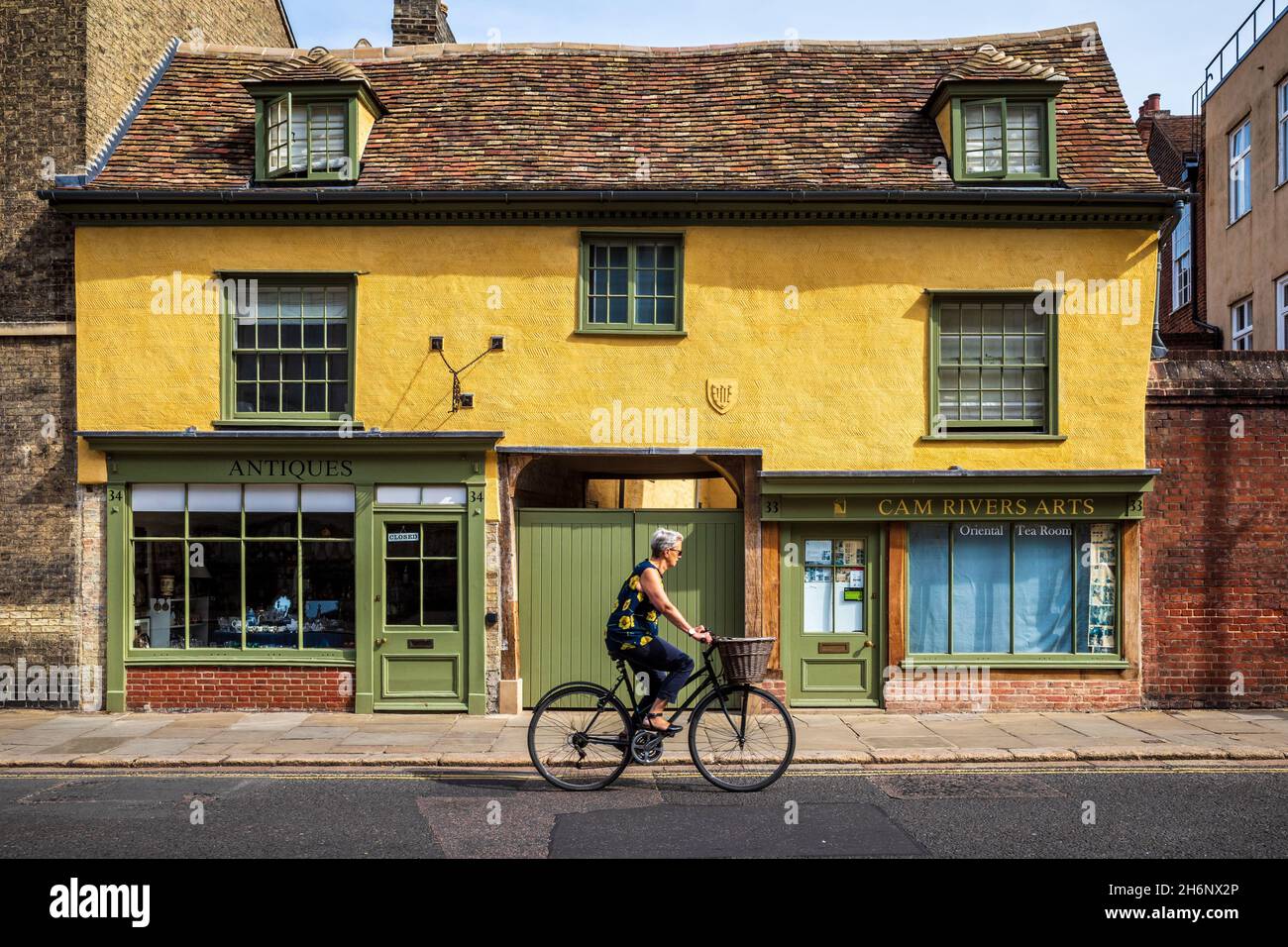 Tunwell's Court Trumpington Rd Cambridge. Restored C16th property, 2 shopfronts with student digs on rear courtyard. Restored 2019 Peterhouse College Stock Photo