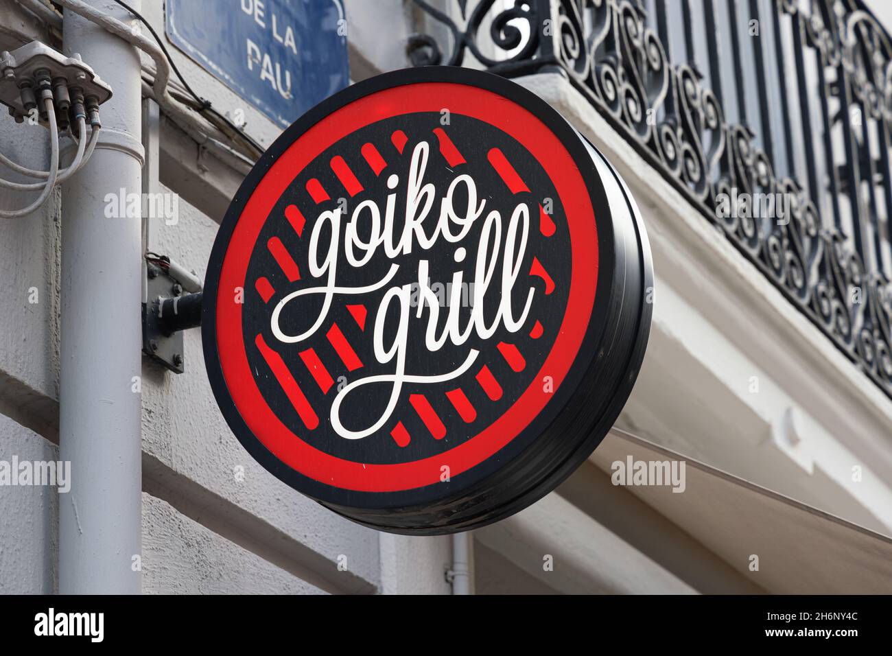 VALENCIA, SPAIN - NOVEMBER 15, 2021: Goiko Grill is an Spanish chain of american food restaurants Stock Photo