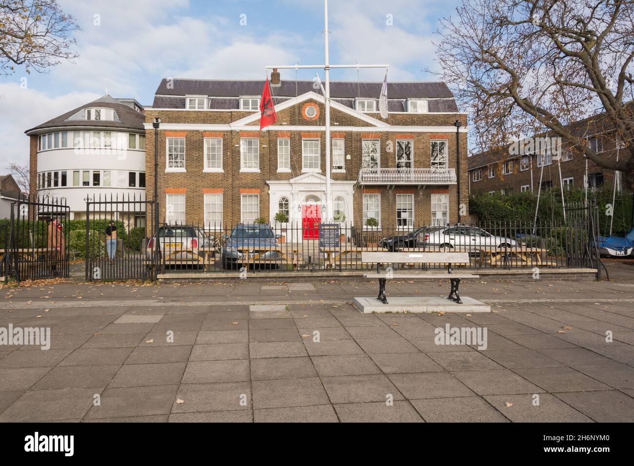 The exterior of The London Corinthian Sailing Club, Linden House, Upper