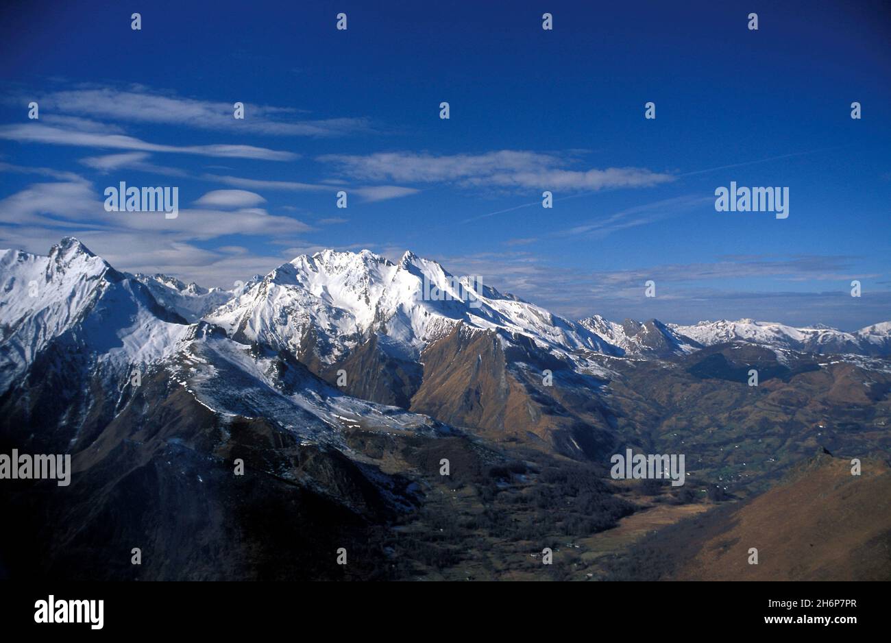 FRANCE, HAUTES PYRENEES, AERIAL VIEW OF AZUN VALLEY FROM ABOVE THE VILLAGE OF ARRAS EN LAVEDAN, ON LEFT PIC DU MIDI D'ARRENS (2267 M), IN THE MIDDLE T Stock Photo