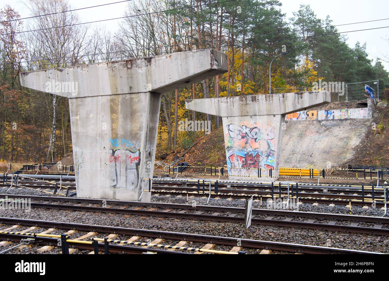 17 November 2021, Brandenburg, Hohen Neuendorf: Only the supporting pillars of the former bridge of the L 171 state road over the railway tracks are still standing. The bridge between Hohen Neuendorf and Bergfelde, built in the 1960s, had to be demolished because damage to the prefabricated prestressed concrete girders was discovered during a special inspection. According to the Landesbetriebes Straßenwesen, it could not be ruled out that concrete parts would fall onto the tracks or passing trains. It is planned that a temporary bridge will be built in the spring of 2022 year. The individual s Stock Photo