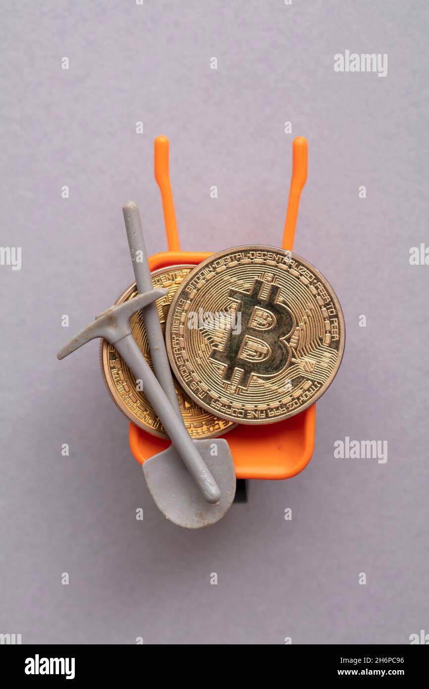 Mining crypto hi-res stock photography and images - Page 3 - Alamy