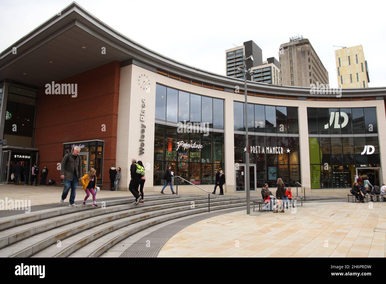 Jubilee square woking town centre hires stock photography and images