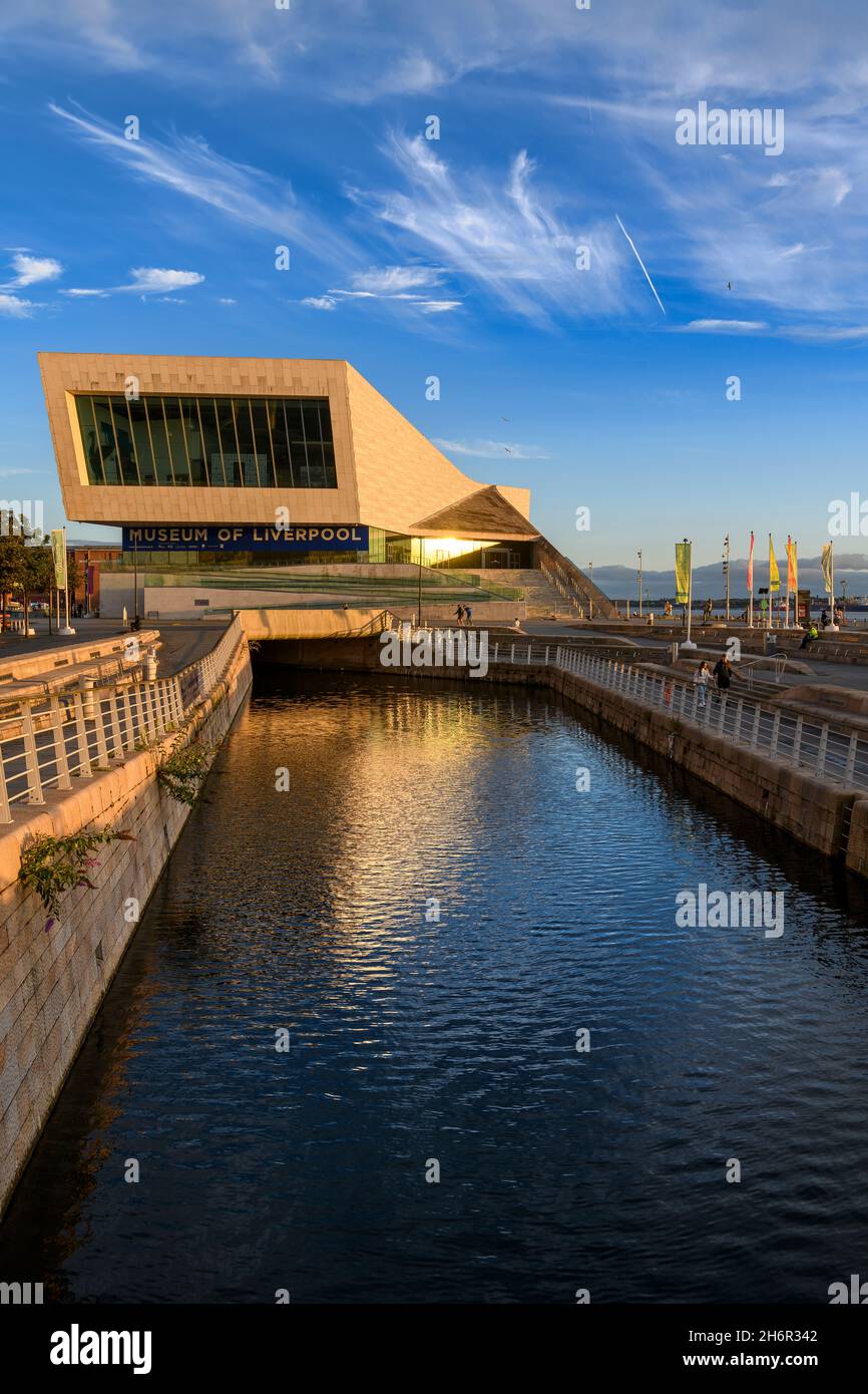 Early evening at the Museum of Liverpool on Liverpool's historic waterfront. The waterway in the front of the building is Liverpool Canal Link. Stock Photo
