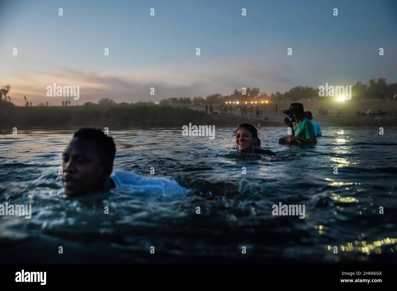 Acuna, Coahuila De Zaragoza, Mexico. 22nd Sep, 2021. Migrants swim the Rio  Grande from Mexico to the U.S as the sun sets. Thousands of Haitian  migrants have appeared at the US-Mexico border