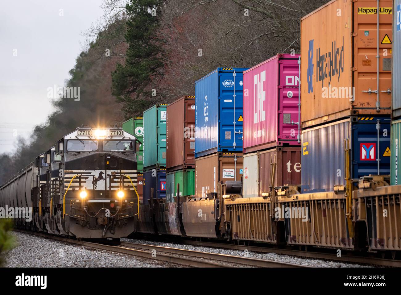 NS 7710 - Hall County, Georgia. Norfolk Southern passes another freight train as it heads north into Gainesville, Georgia. Stock Photo