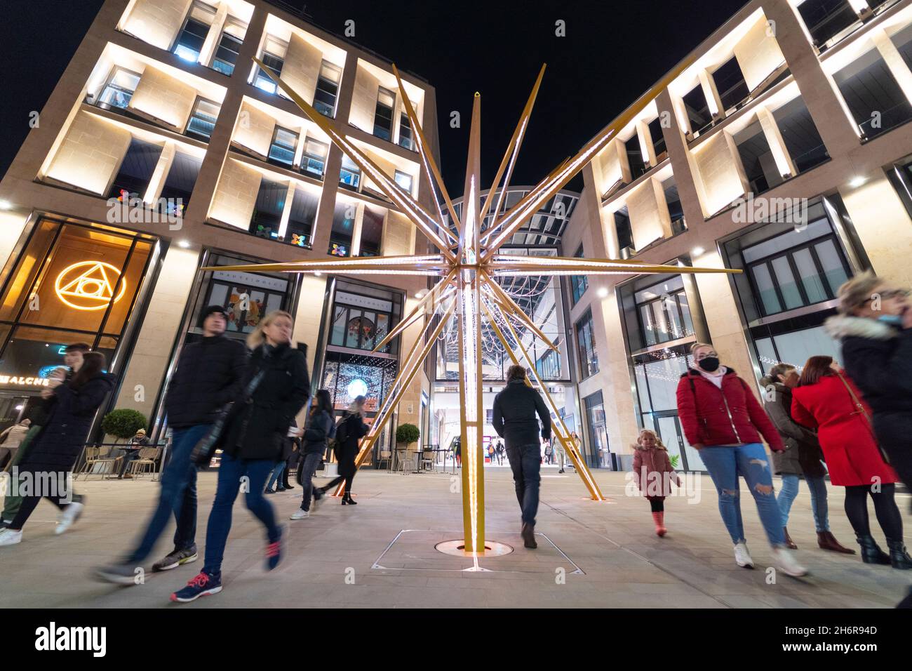 Edinburgh Scotland, UK. 17th November 2021. Christmas lights and
