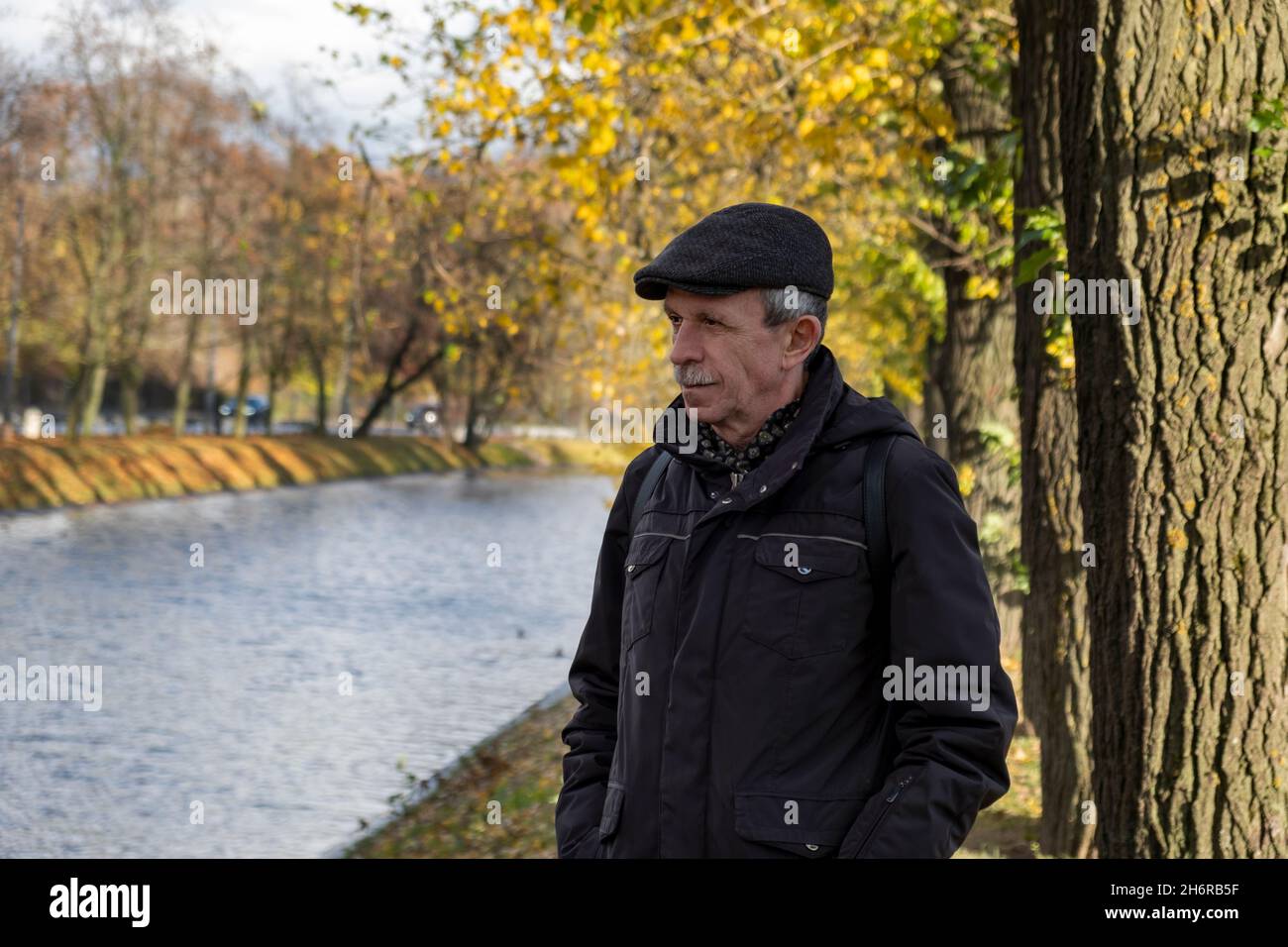 Pose pensioner hi-res stock photography and images - Alamy