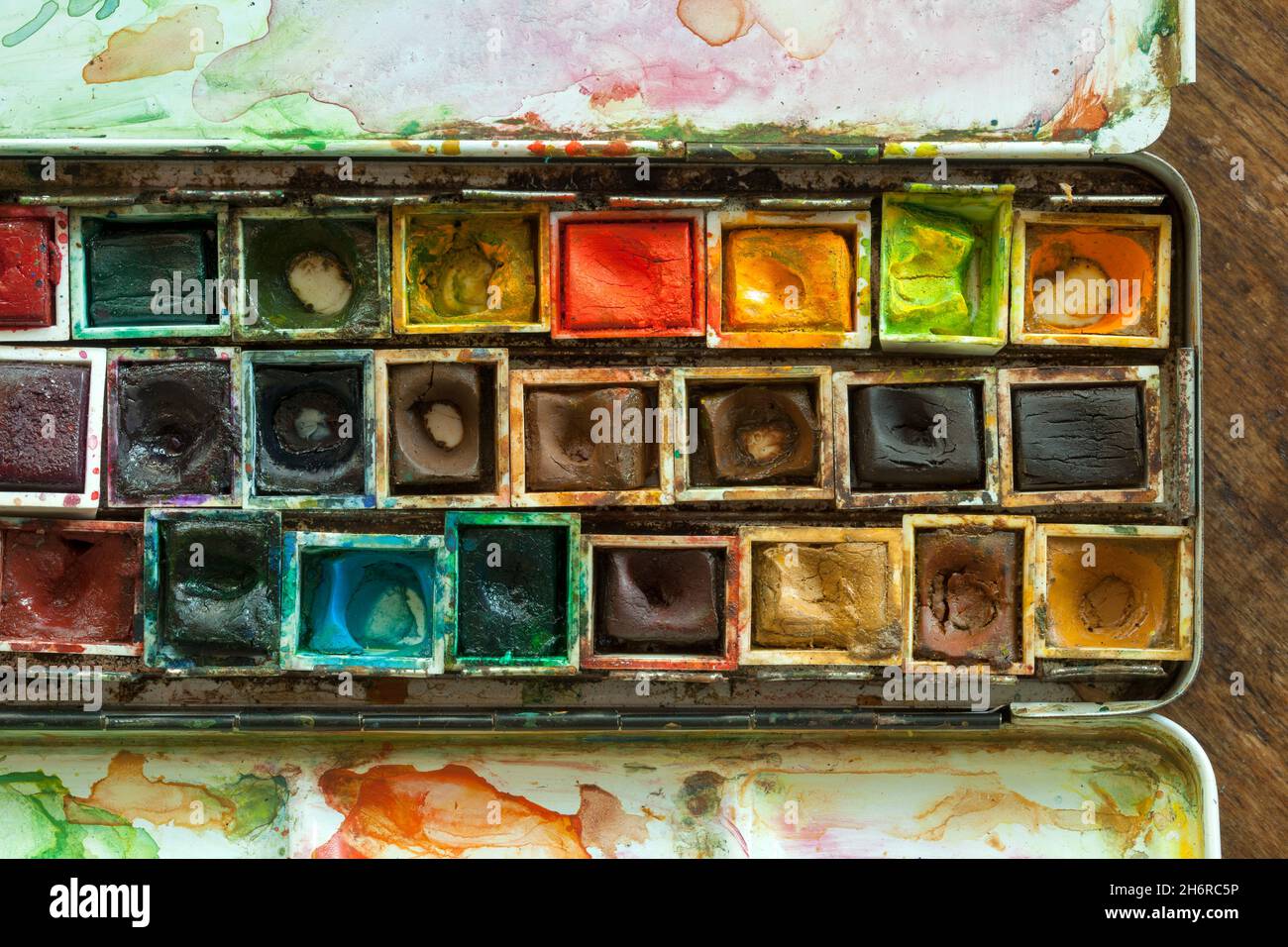 Well Used Artists Watercolour Paints Tin Stock Photo Alamy