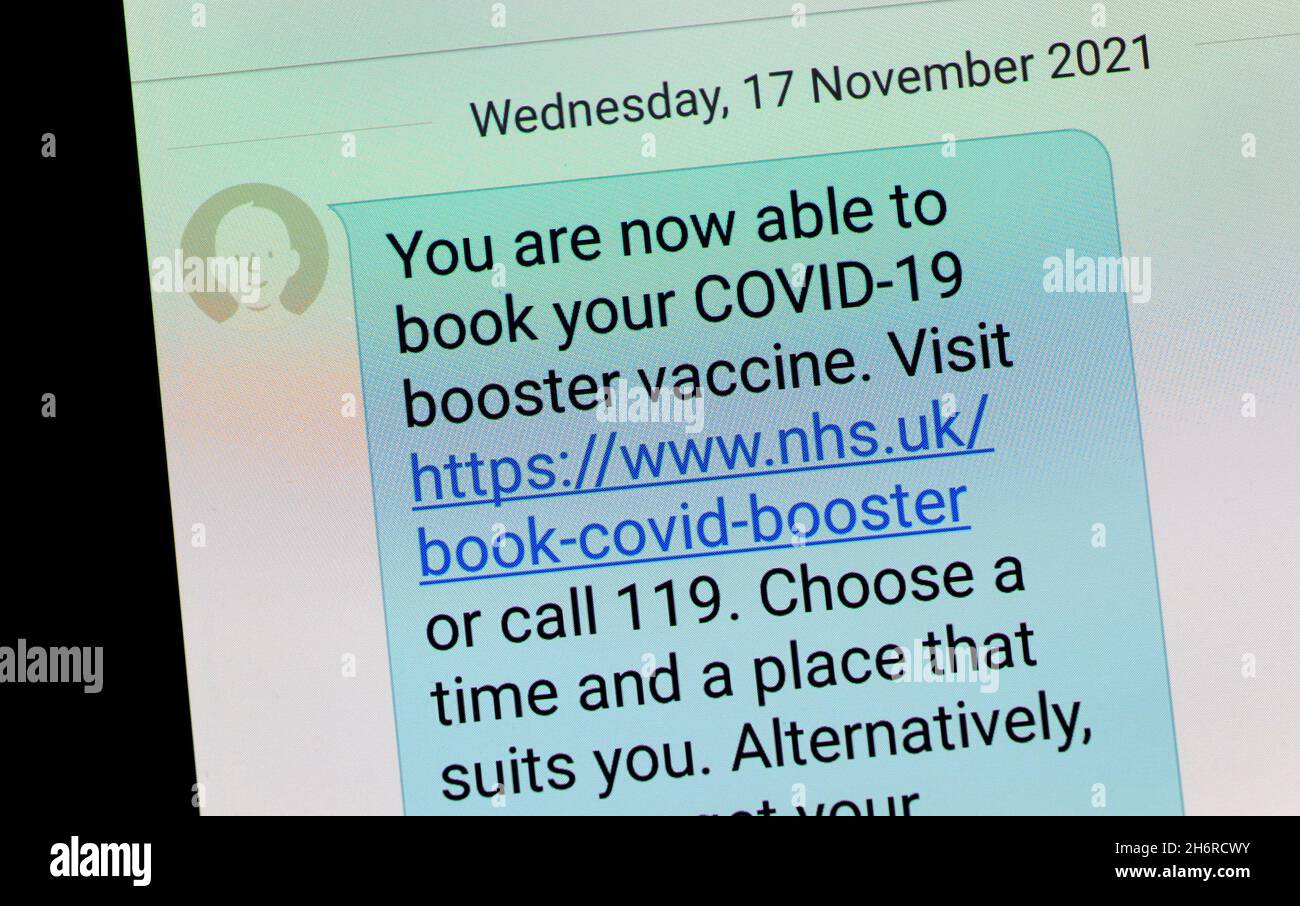 NHS COVID-19 BOOSTER VACCINE TEXT MESSAGE ON SMARTPHONE RE JABS JAB VACCINATION BOOKING ETC UK Stock Photo