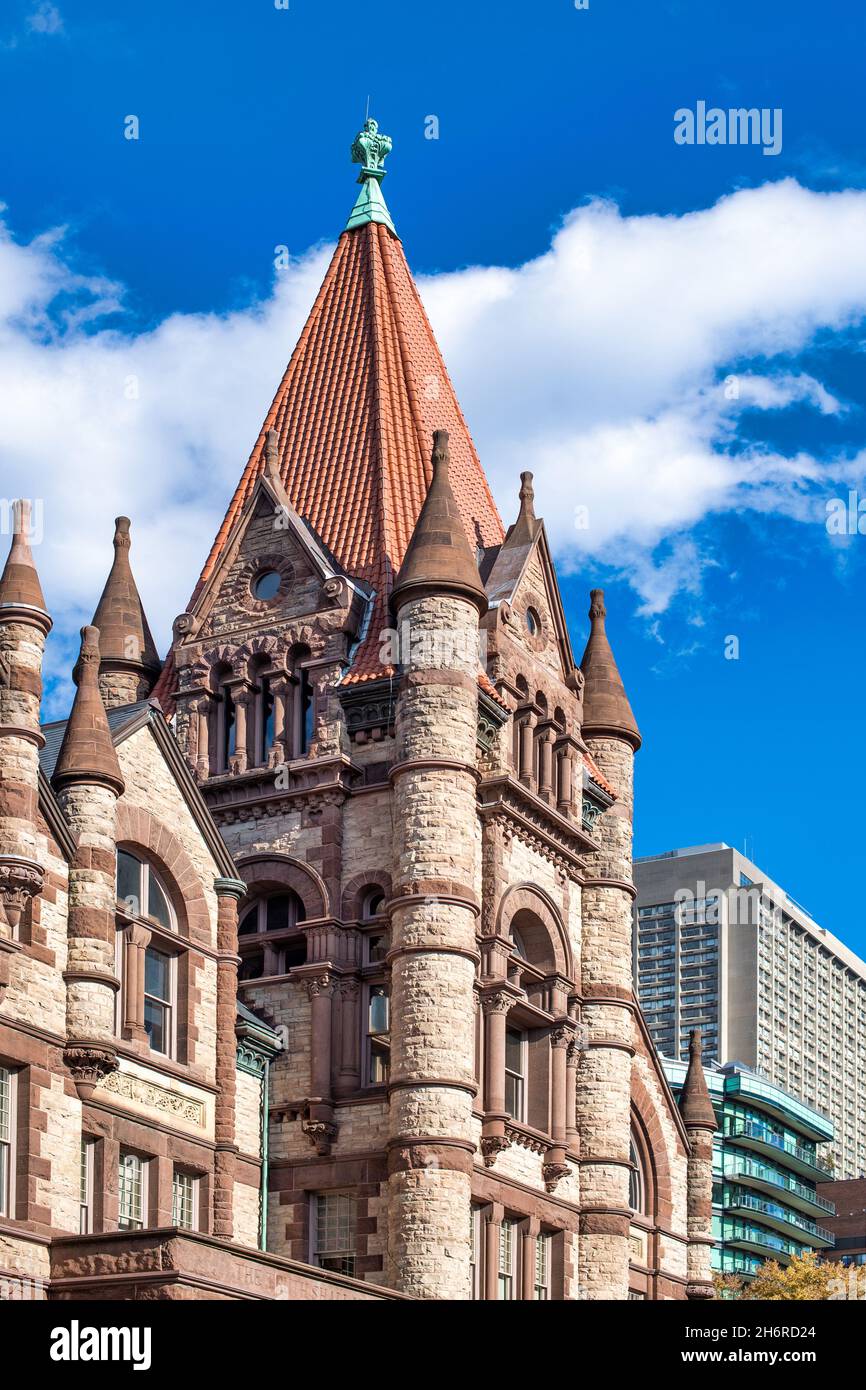 Romanesque Revival architecture in pink stones at the Victoria College  which is part of the University of Toronto in Canada. Nov. 17, 2021 Stock  Photo - Alamy