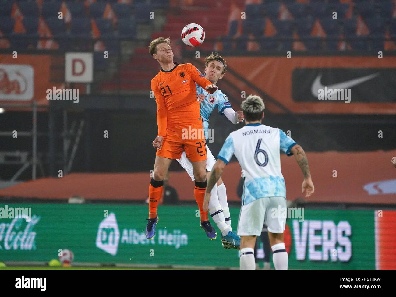 Rotterdam, Netherlands, November 17, 2021, Frenkie de Jong of the Netherlands in action during Fifa World Cup Qatar 2022 Qualifying Round Netherlands vs Norway on November 17, 2021 at stadium De Kuip in Rotterdam, Netherlands Foto: SCS/Soenar Chamid/AFLO (HOLLAND OUT) Stock Photo