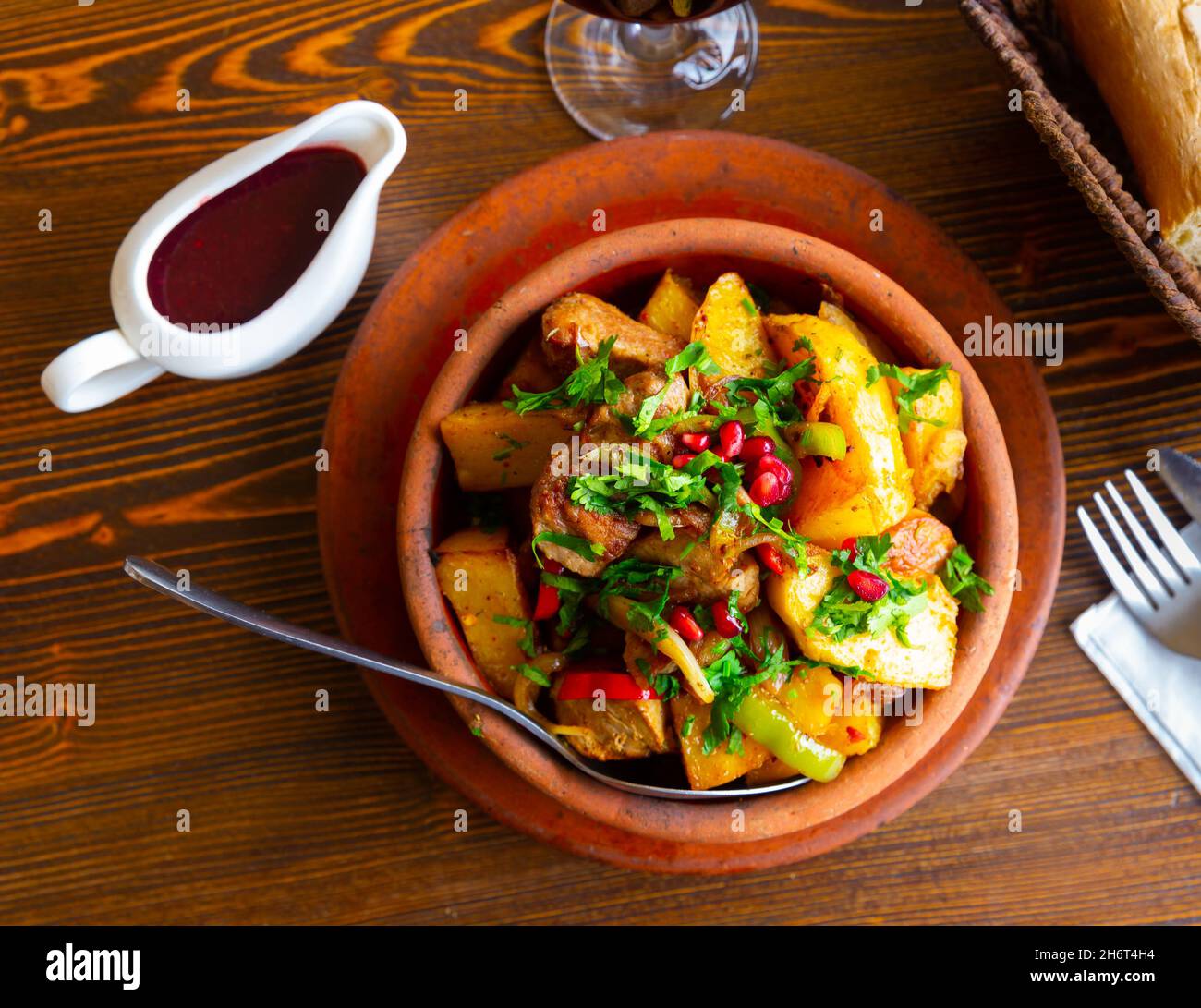 Ojahuri. Georgian cuisine, potatoes with meat Stock Photo