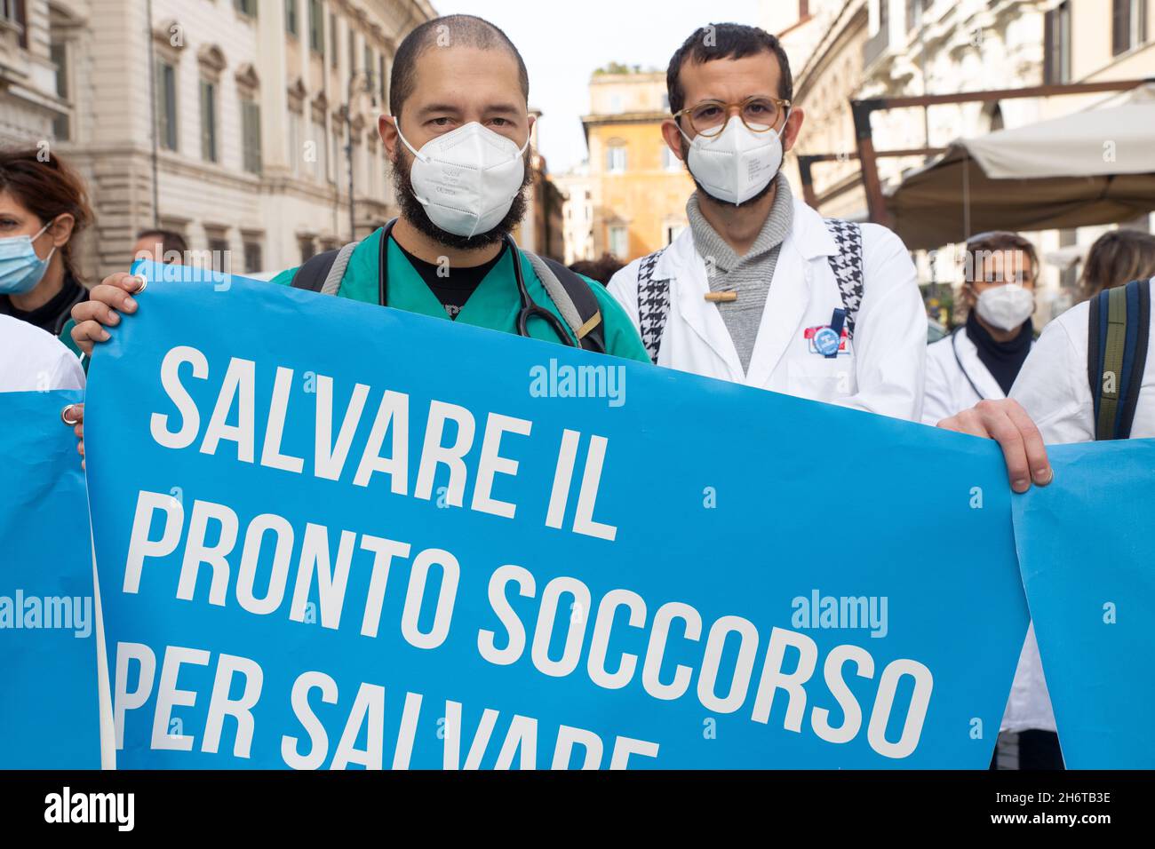 Rome, Italy. 17th Nov, 2021. Flashmob in Piazza Santi Apostoli organized by SIMEU (Italian Society of Emergency Urgency), which gathers nurses and doctors from Emergency Department and 118 to protest against organizational, structural and organizational deficiencies of Emergency Department, Emergency Medicine and 118 throughout Italy. (Credit Image: © Matteo Nardone/Pacific Press via ZUMA Press Wire) Stock Photo