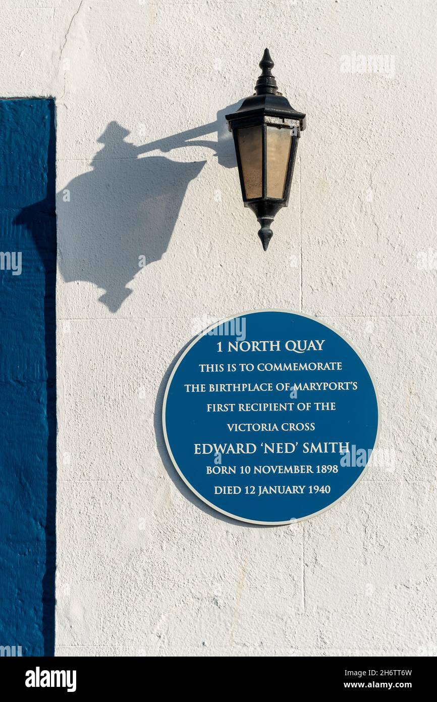 Blue plaque at 1 North Quay, a house in Maryport, Cumbria, England, UK, to mark the birthplace of Edward 'Ned' Smith, recipient of the Victoria Cross Stock Photo