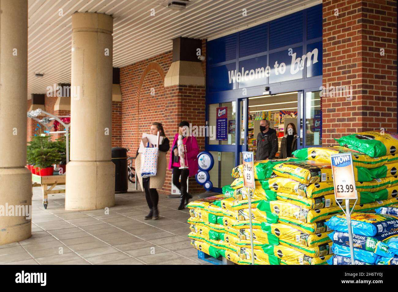 B&M store on a retail development anchored by B&Q in Huntingdon Stock