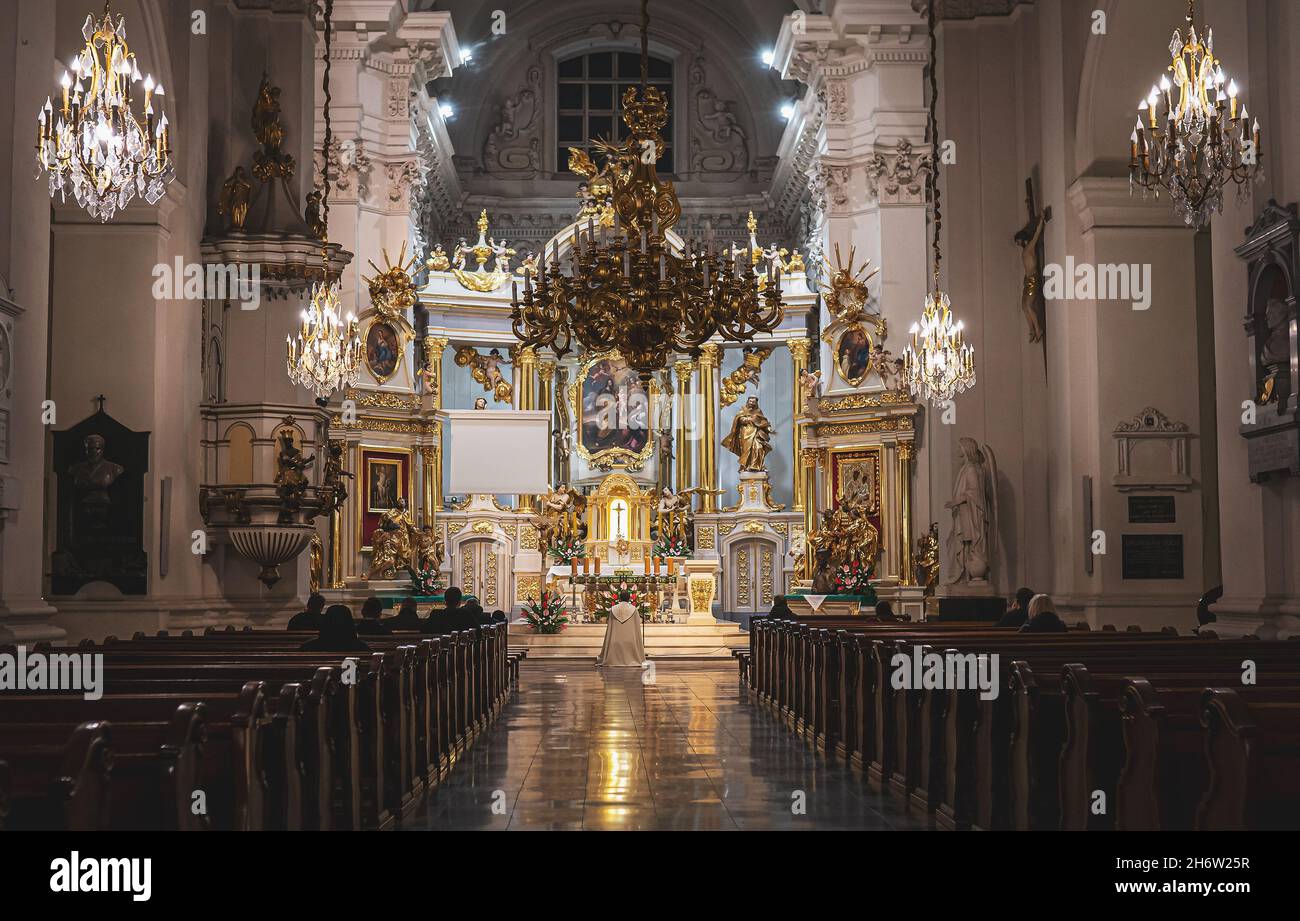 Viduje katalikų bažnyčia Lenkijoje aukštos raiškos stock nuotrauka ir ...