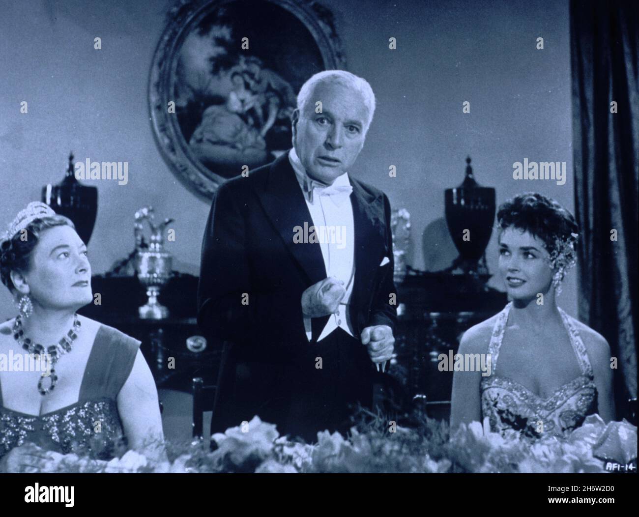 A KING IN NEW YORK (1957) JOAN INGRAM  CHARLES CHAPLIN  DAWN ADDAMS  CHARLES CHAPLIN (DIR)  MOVIESTORE COLLECTION LTD Stock Photo