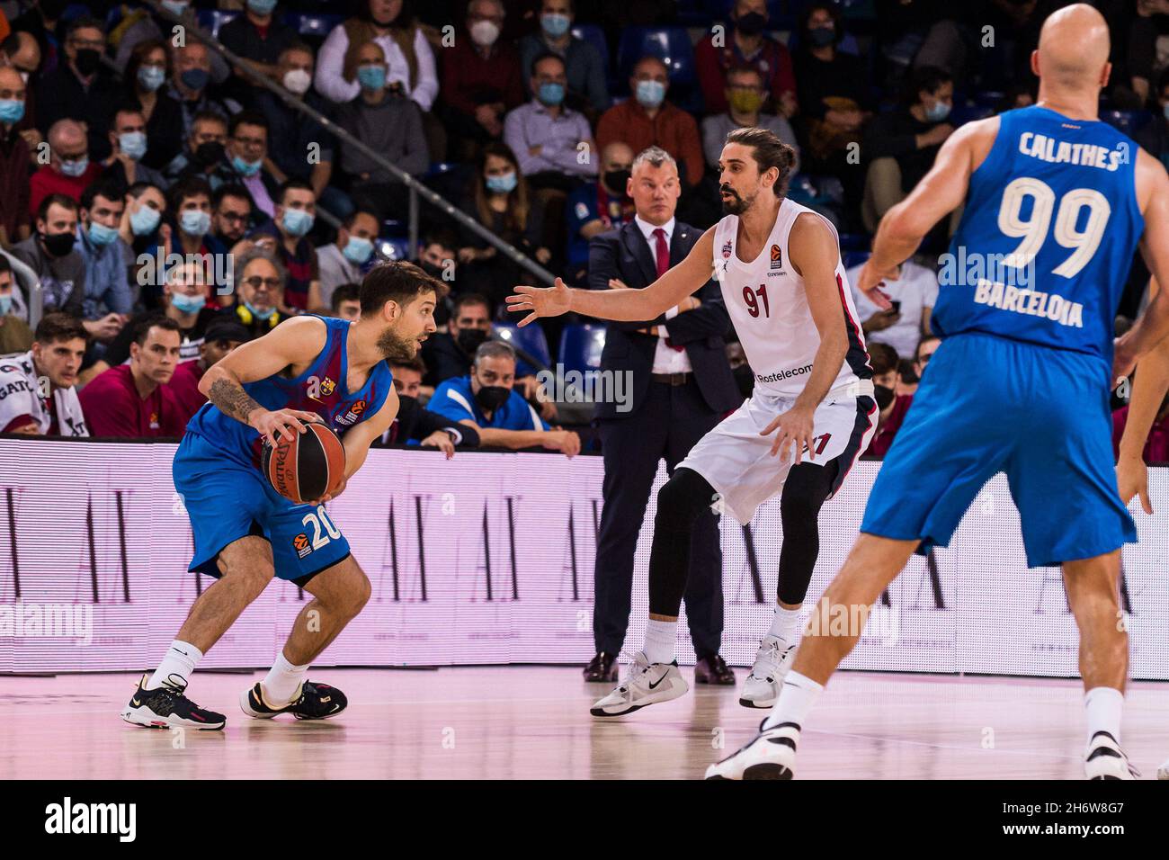 Nico Laprovittola of FC Barcelona in action against Alexey Shved of CSKA Moscow during the Turkish Airlines EuroLeague Basketball match between FC Barcelona and CSKA Moscow on November 17, 2021 at Palau Blaugrana in Barcelona, Spain - Photo: Javier Borrego/DPPI/LiveMedia Stock Photo