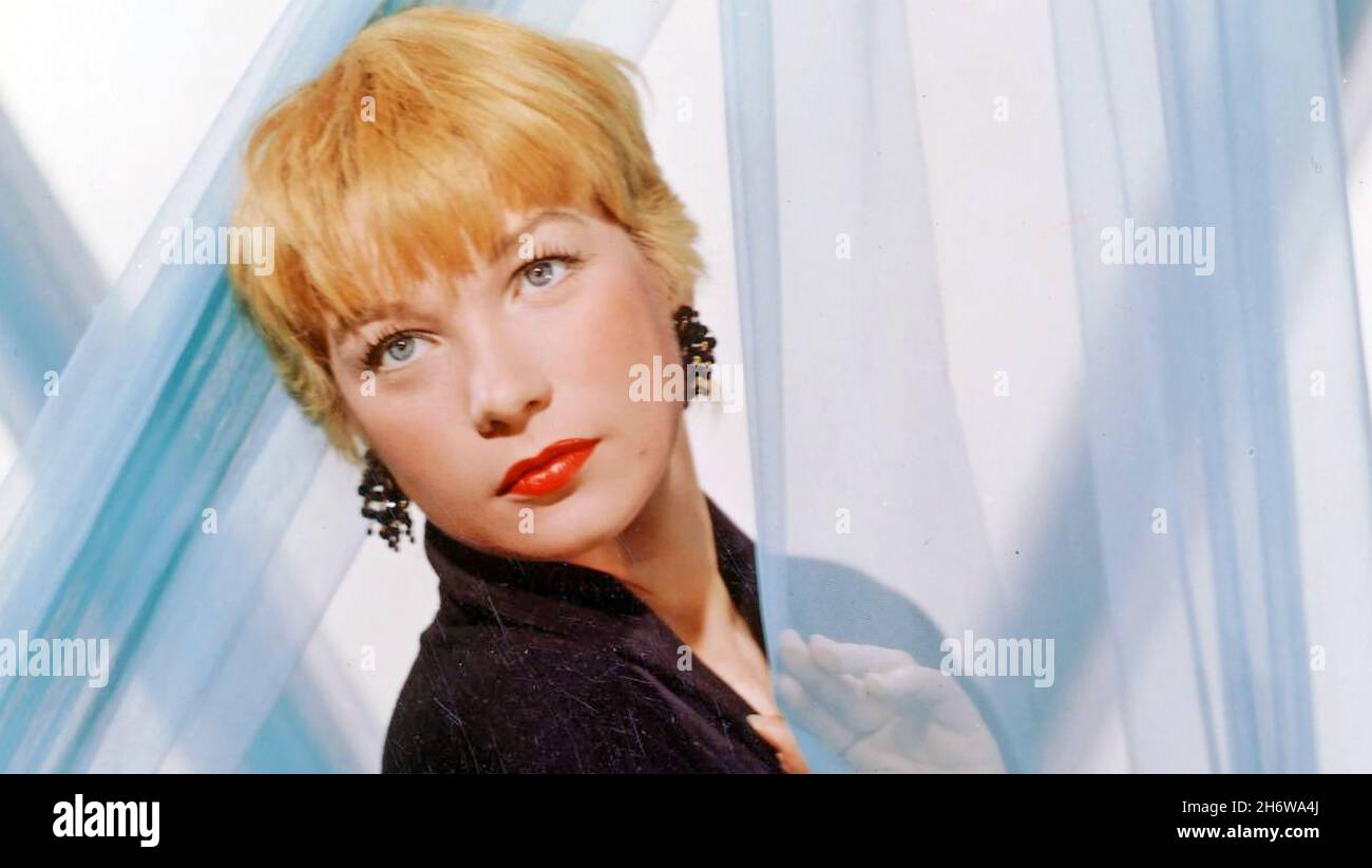 SHIRLEY MacLAINE American film actress, singer and dancer about 1960 ...