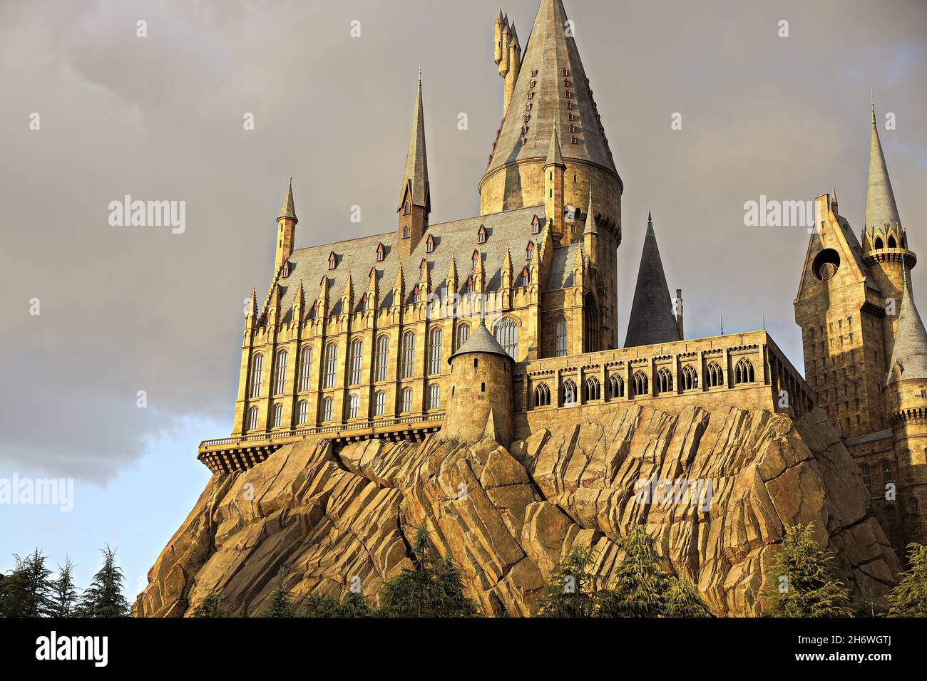 Hogwarts castle at the Wizarding World of Harry Potter in Universal ...