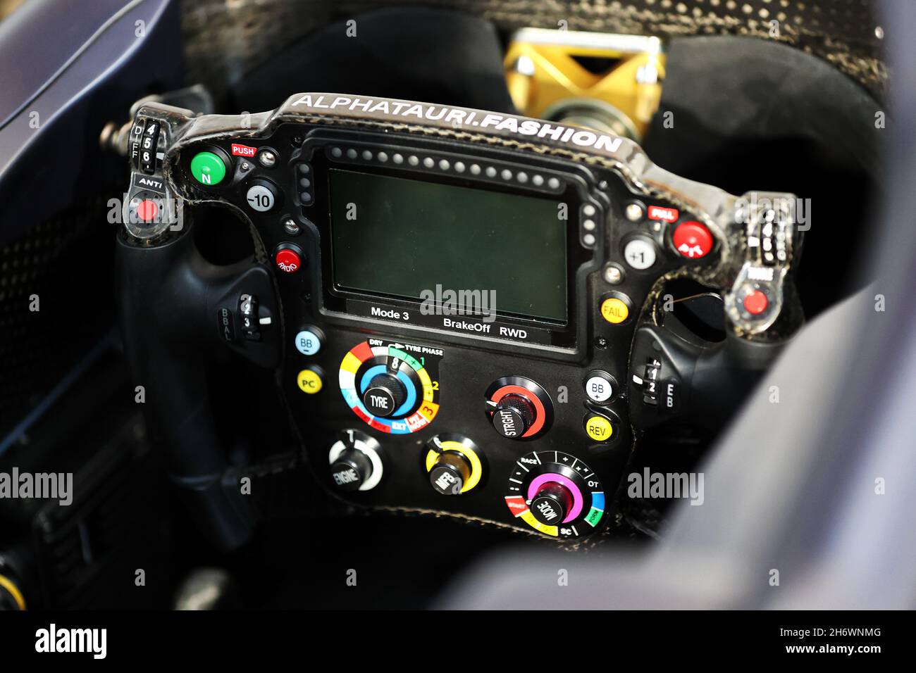 AlphaTauri AT02 steering wheel. 18.11.2021. Formula 1 World Championship, Rd 20, Qatar Grand