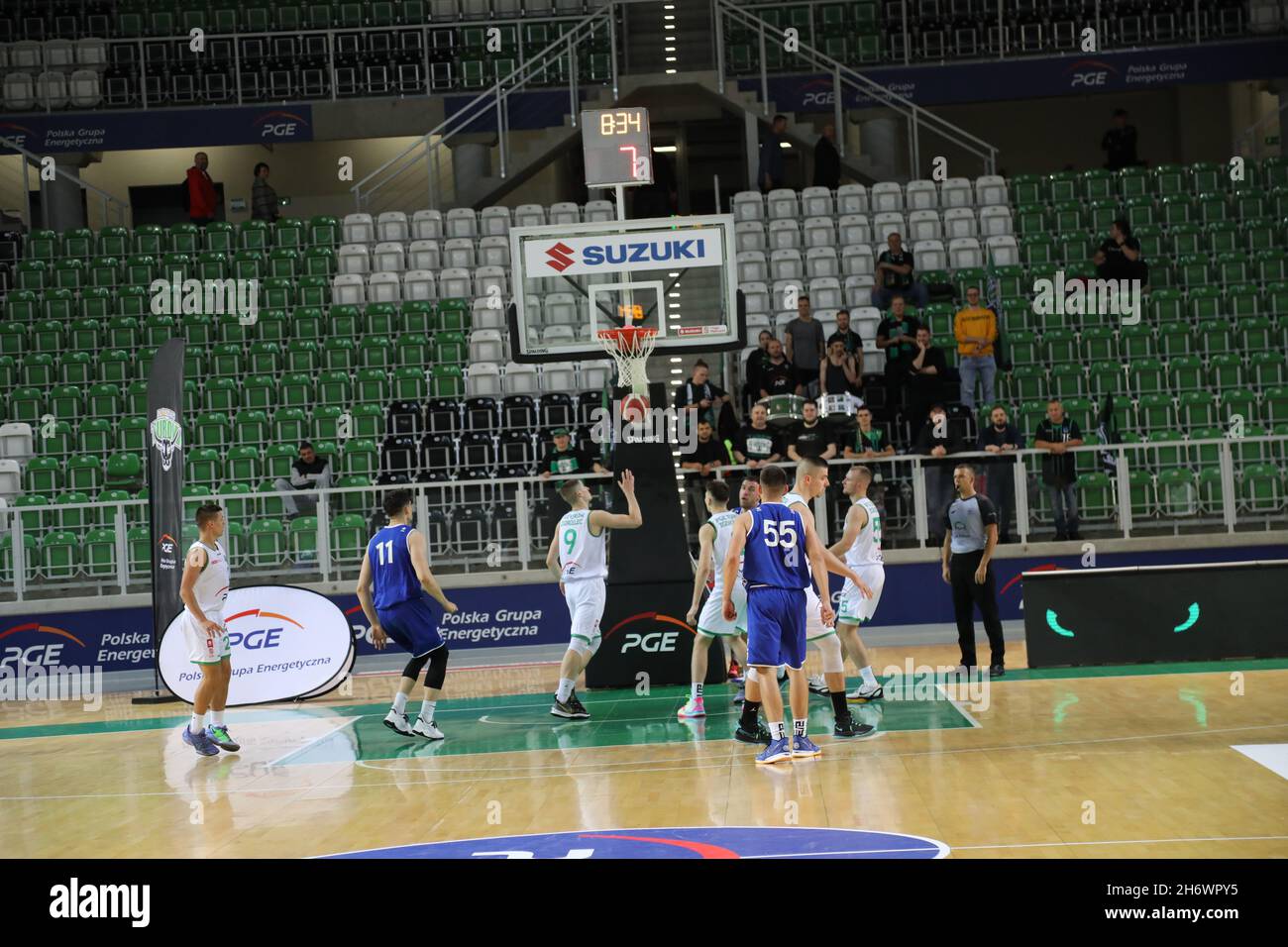 Basketball PGE Turow Zgorzelec - Klub Sportowy Górnik Wałbrzych in der PGE Turow Arena. Zgorzelec, Polen, 20.10.2021 Stock Photo