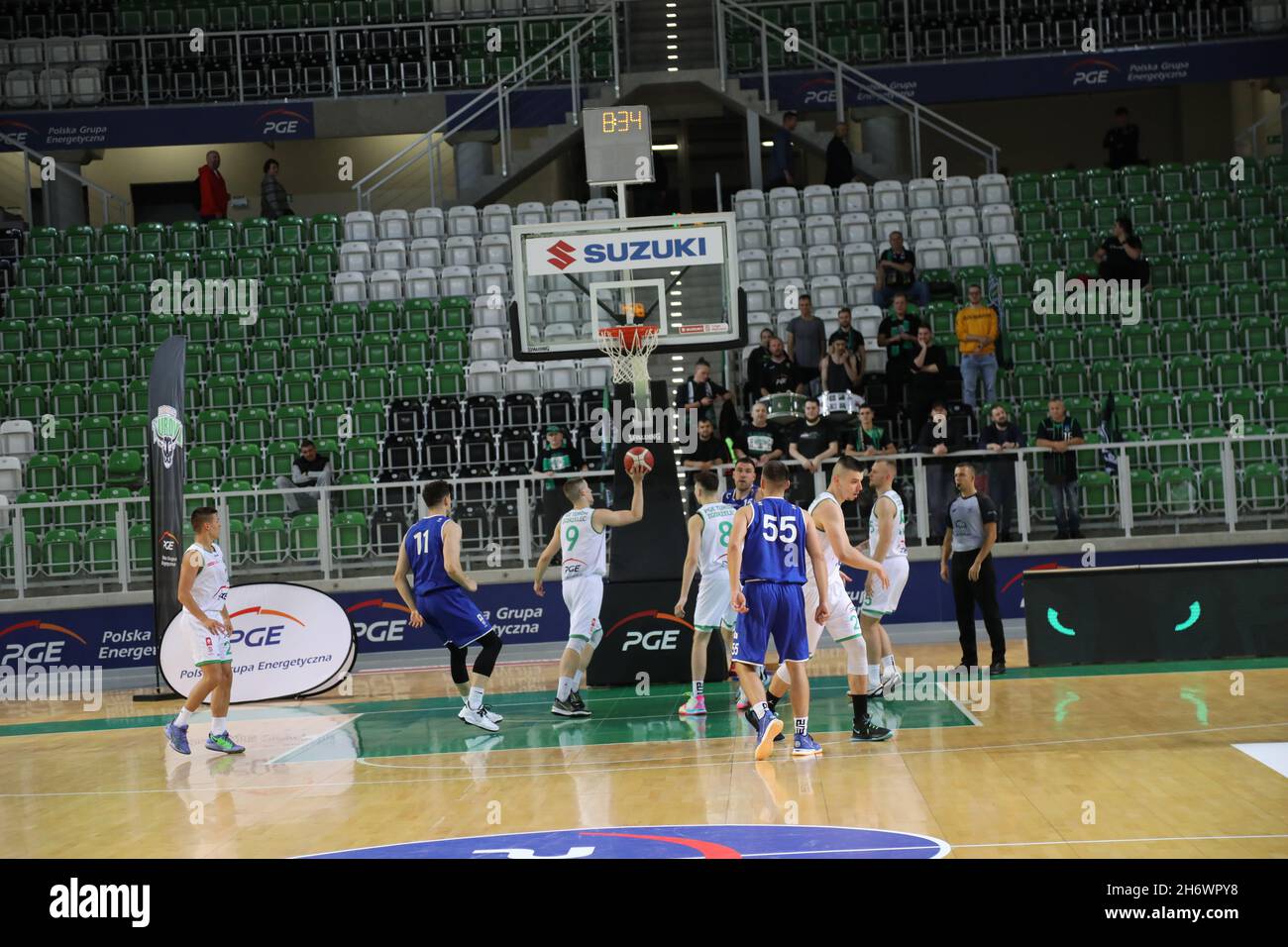 Basketball PGE Turow Zgorzelec - Klub Sportowy Górnik Wałbrzych in der PGE Turow Arena. Zgorzelec, Polen, 20.10.2021 Stock Photo