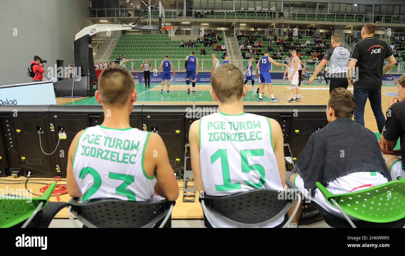 Basketball PGE Turow Zgorzelec - Klub Sportowy Górnik Wałbrzych in der PGE Turow Arena. Zgorzelec, Polen, 20.10.2021 Stock Photo