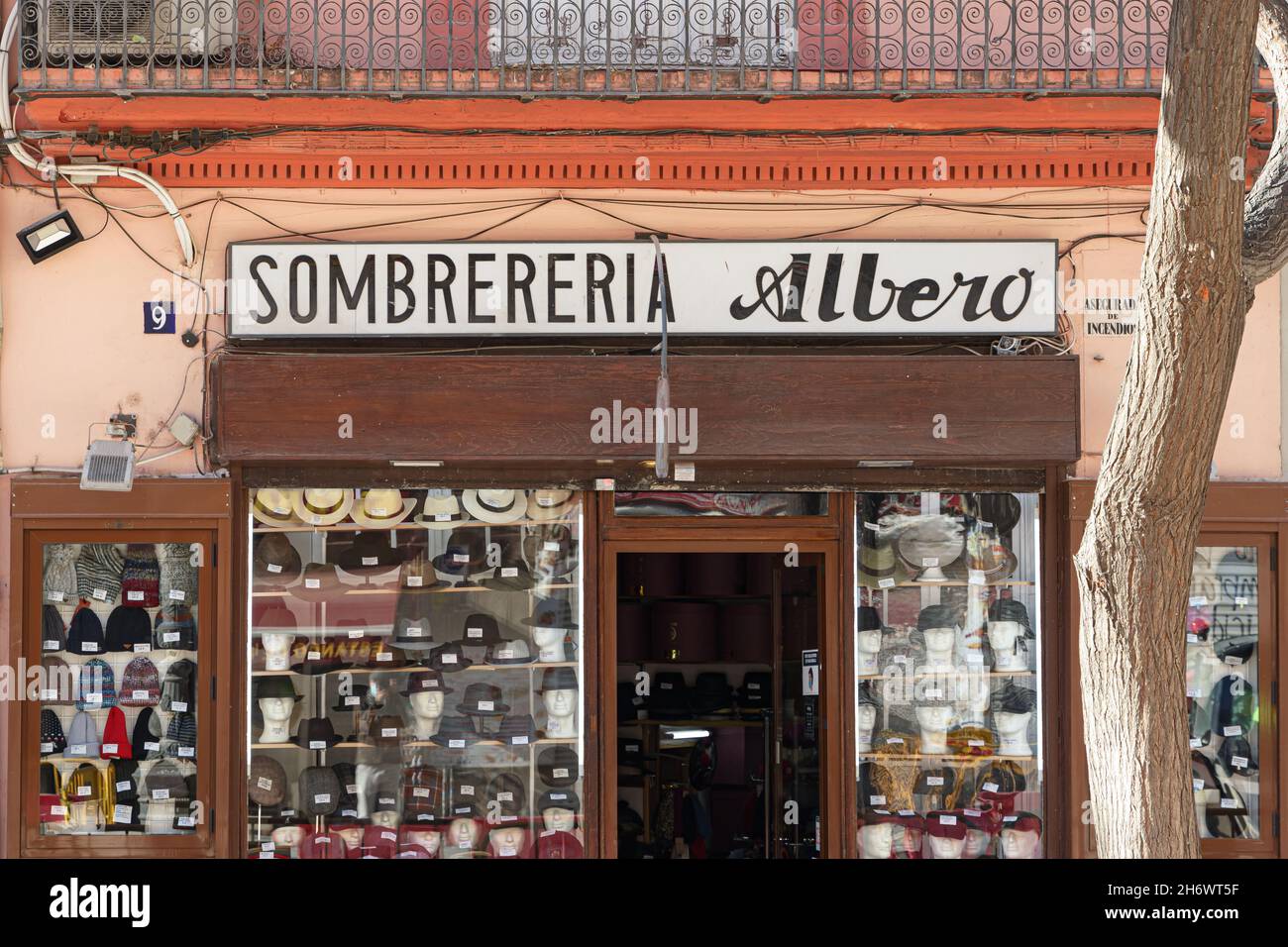 VALENCIA, SPAIN - NOVEMBER 15, 2021: Albero is a hat store with more than  two centuries of history Stock Photo - Alamy