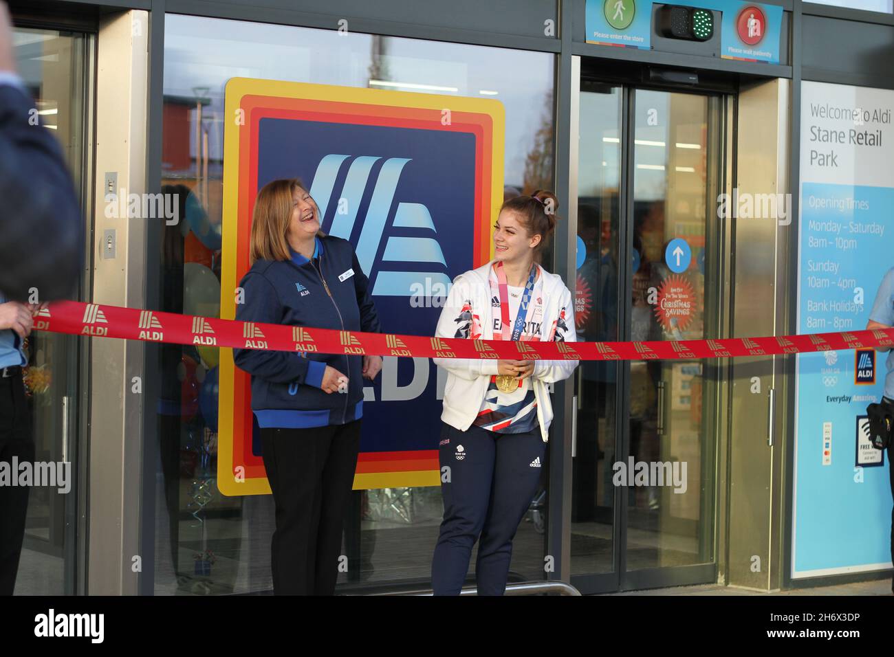 Olympic gold medallist Bethany Shriever opens the new Aldi store at