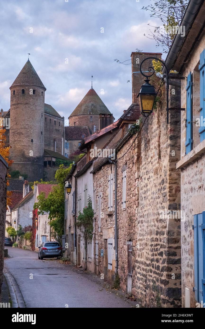 A view of the walled town of Semur-en Auxois from cottages on the street of Rue Chaude below Stock Photo