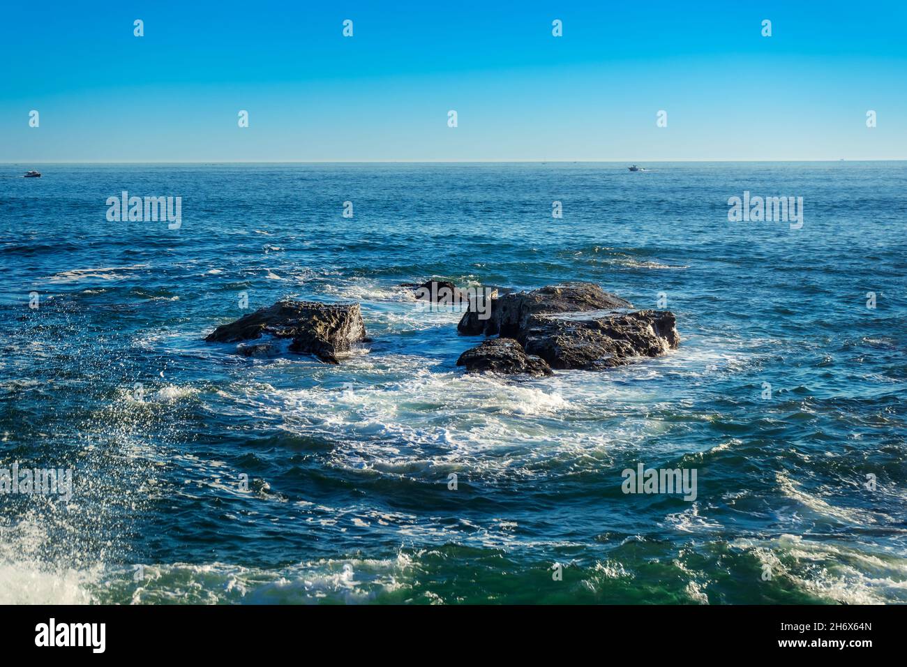Black Rocks In The Ocean Off The Coast Of Dana Point California Stock Photo Alamy Black Rocks In The Ocean Off The Coast Of Dana Point California Stock Photo Alamy