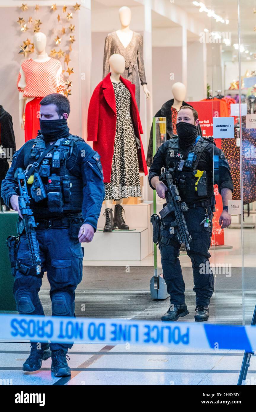 London, UK. 18th Nov, 2021. Armed Police search the Mark & Spencer Store in the Pantheon, Oxford Street. After a person is reported acting strangly and possibly with knife. Credit: Guy Bell/Alamy Live News Stock Photo