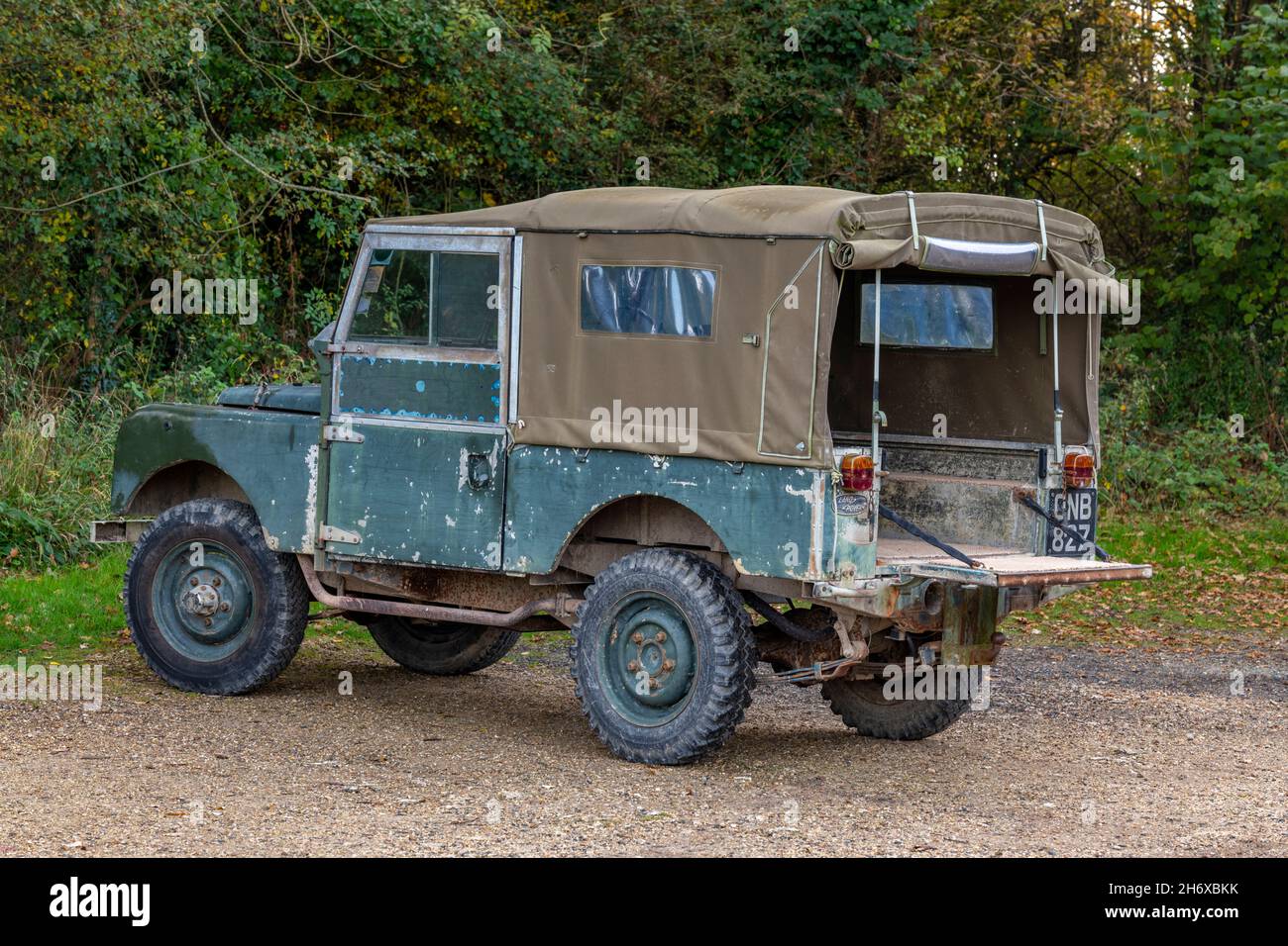 component dodelijk radicaal original heritage series 1 landrover defender with canvas back, heritage  motor vehicle land rover pick up truck, series 1 landrover in original  colour Stock Photo - Alamy