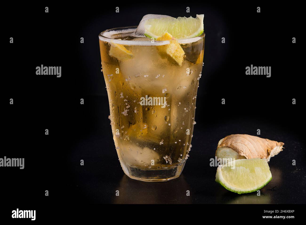 Vodka ginger beer hires stock photography and images Alamy