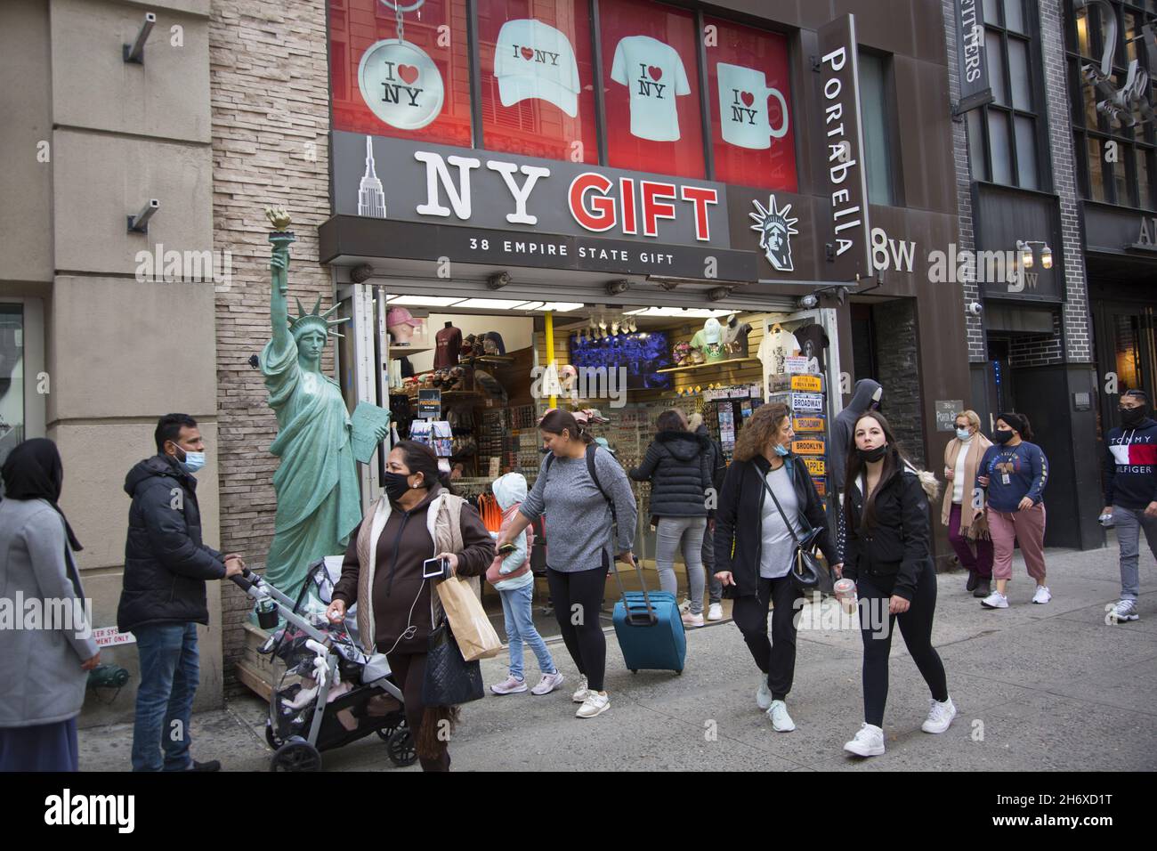 Tourists and shoppers walk along 34th Street at the Empire State Building  one of the most popular tourist destinations in New York City Stock Photo -  Alamy