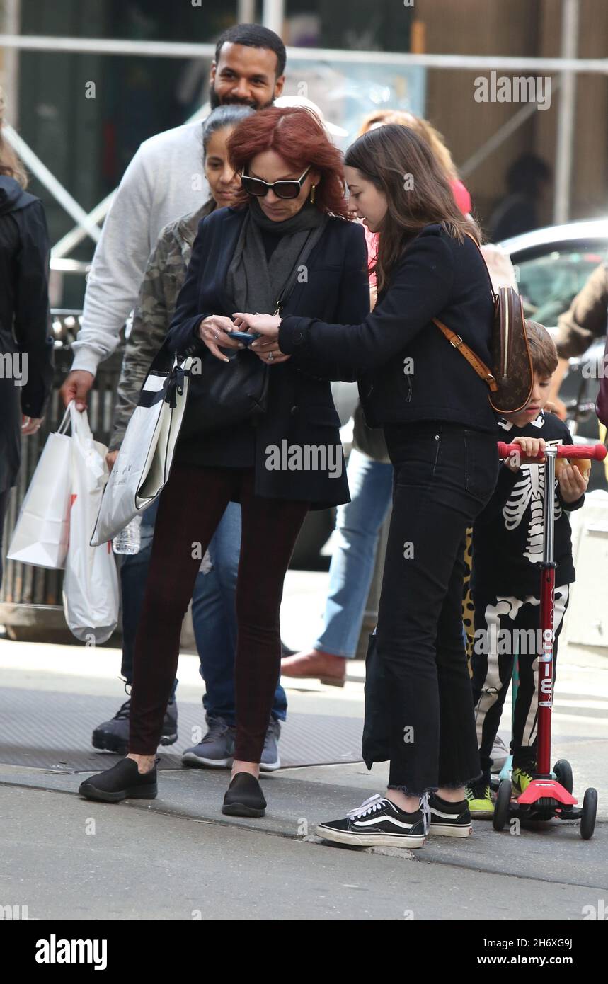 New York - NY - 04/08/2019 - Marilu Henner Shopping in Soho -PICTURED