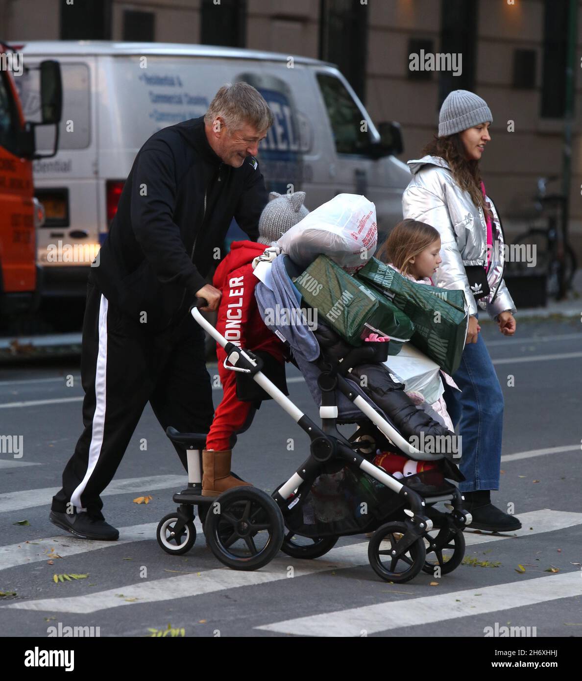 Page 2 Hilaria Baldwin And Carmen Baldwin High Resolution Stock Photography And Images Alamy