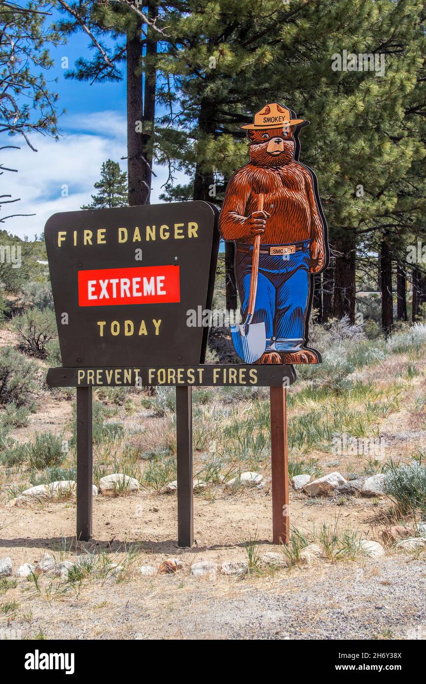 2021 05 26 Yosemite California USA - Smokey the Bear sign warning of starting forest fires and giving fire danger forecast Extreme Stock Photo