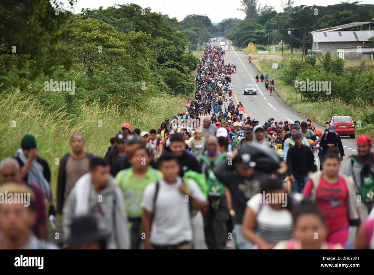 Veracruz, Mexico. 16th Nov, 2021. Numerous people from Central America walk together along a rural road towards the US border. A new group of migrants has set out in southern Mexico and plans to join them. Credit: Yahir Ceballos/dpa/Alamy Live News Stock Photo