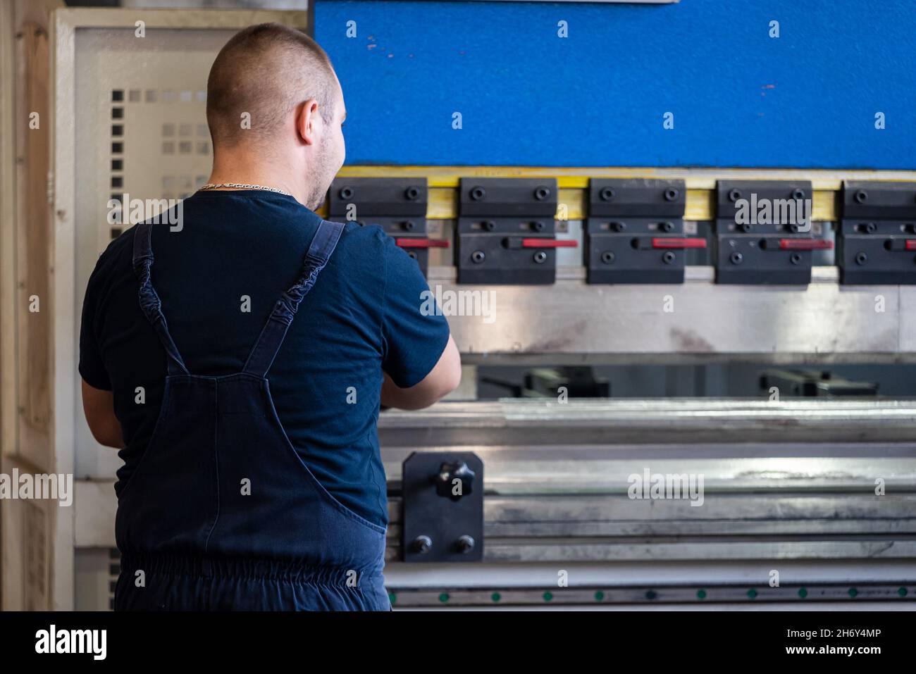 Workers work on sheet metal bending machines Stock Photo - Alamy
