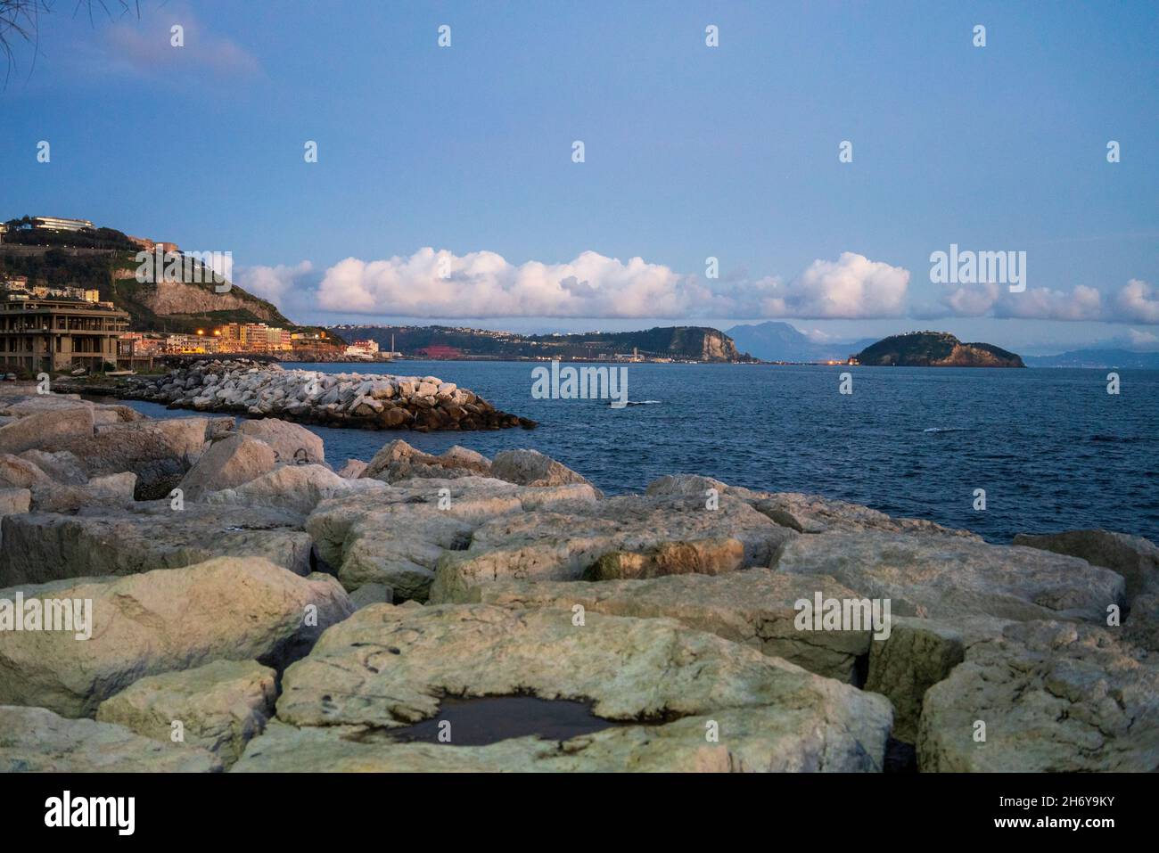 Pozzuoli (Napoli) - Panorama sul mare dal lungomare Pertini, via Napoli Stock Photo