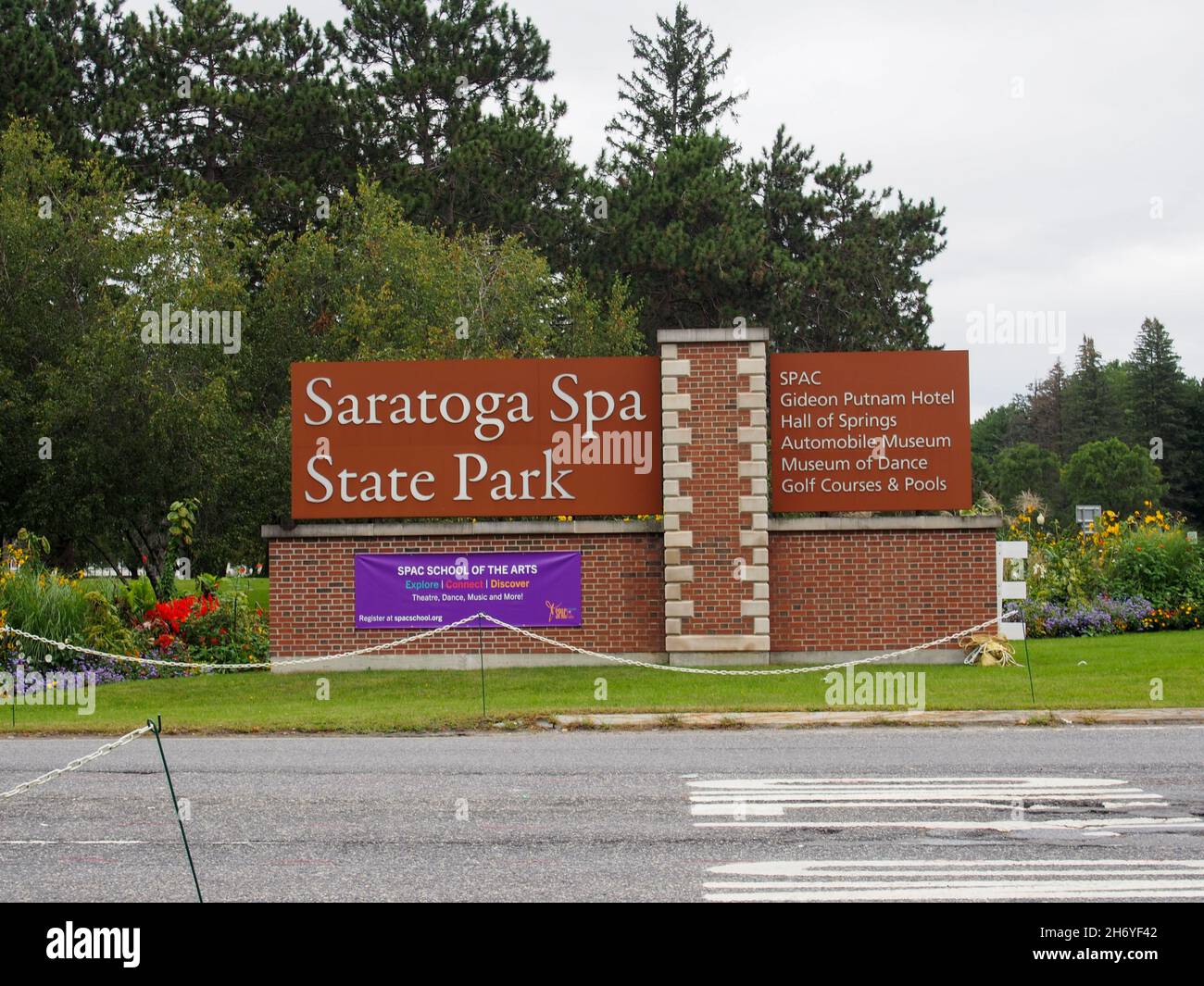 Brick entrance marker for Saratoga Spa State Park at Avenue of the Pines entrance in Saratoga Springs, New York, USA, 2021 © Katharine Stock Photo