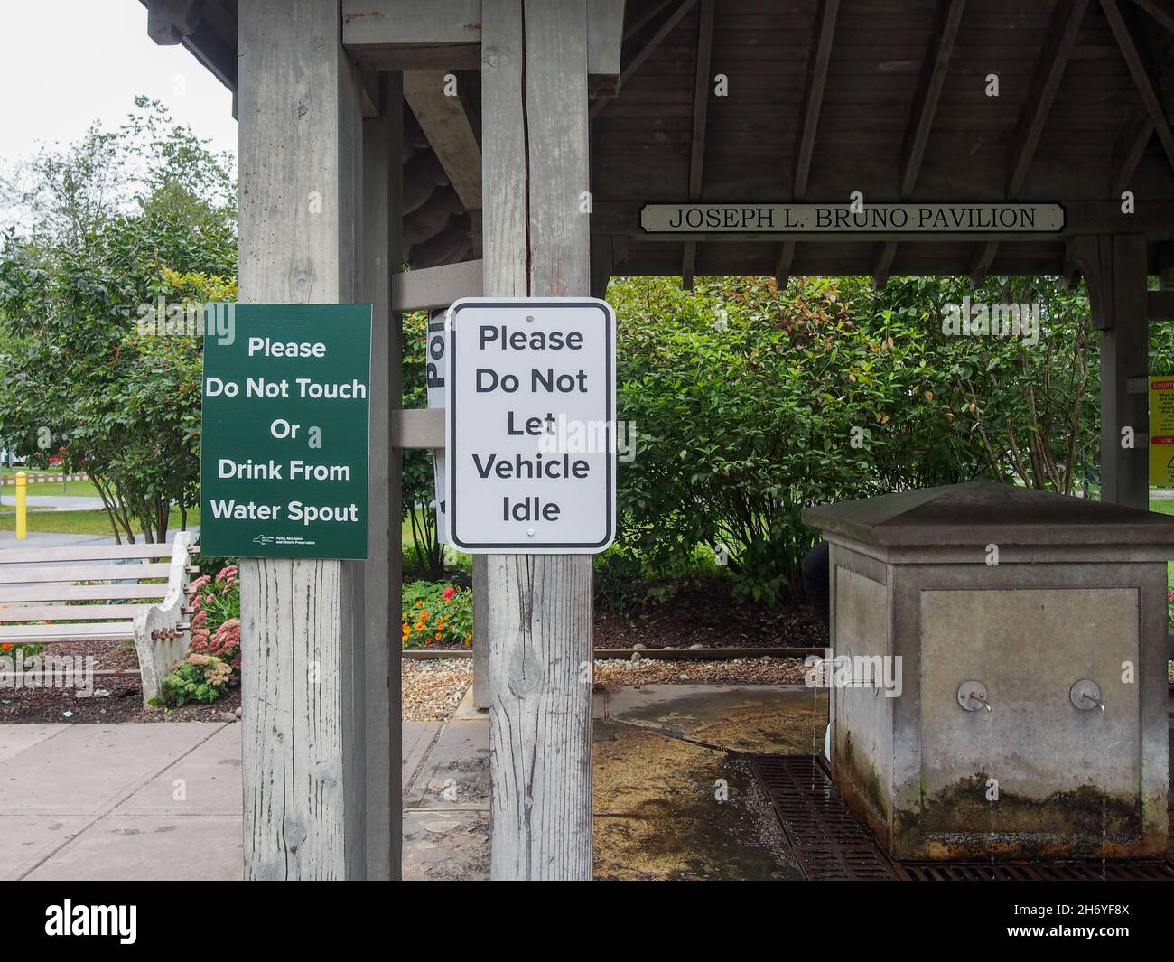 Instructional signs at the Joseph L. Bruno Pavilion at Saratoga Spa State Park in Saratoga Springs, New York, USA, 2021 © Katharine Andriotis Stock Photo