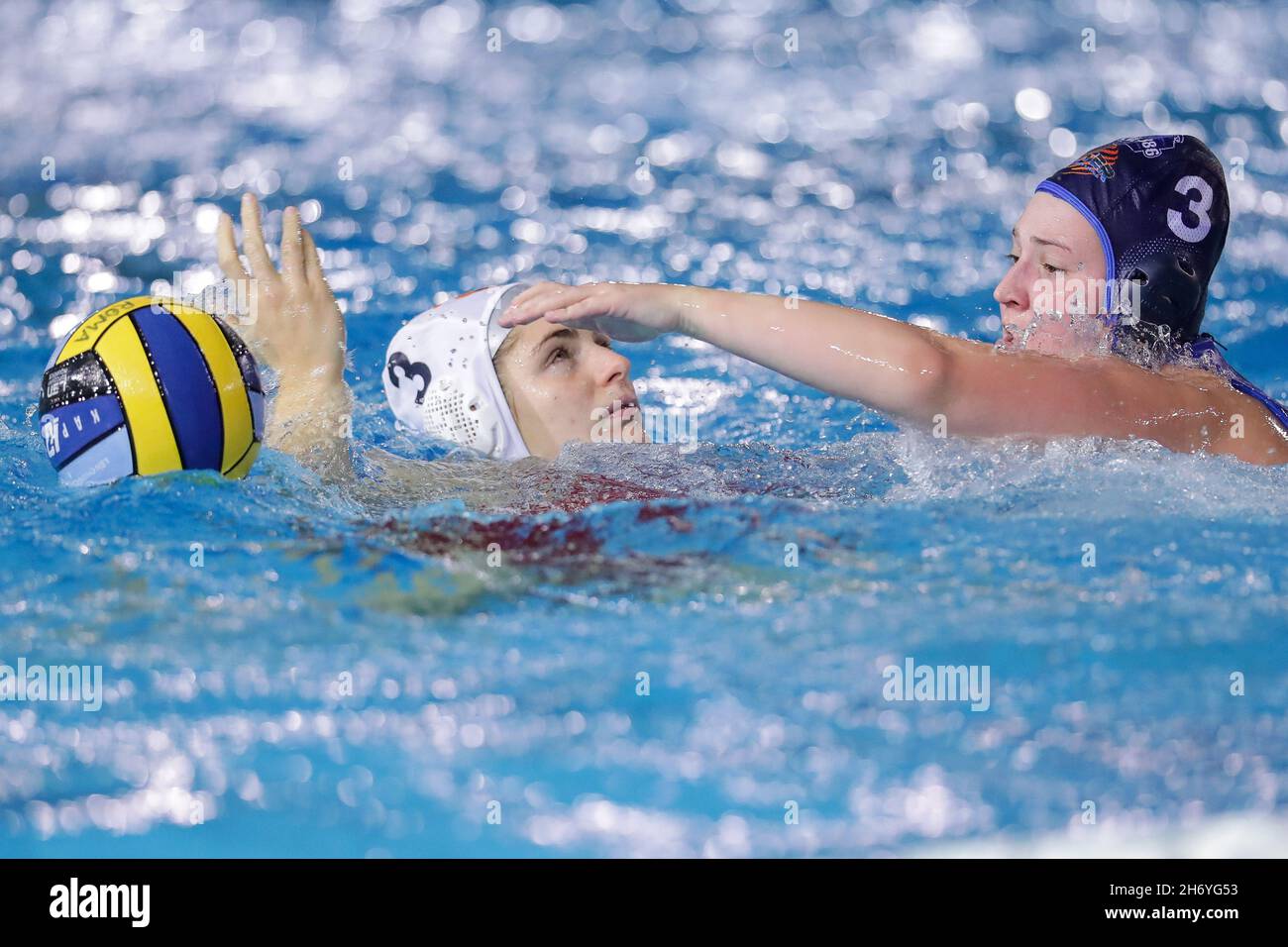 Rome, Italy. 18th Nov, 2021. contrast G. Galardi (SIS Roma) (L) vs L. Roels (ZVL 1886 Center) (R) during SIS Roma vs ZVL 1886 Center, Waterpolo EuroLeague Women match in Rome, Italy, November 18 2021 Credit: Independent Photo Agency/Alamy Live News Stock Photo