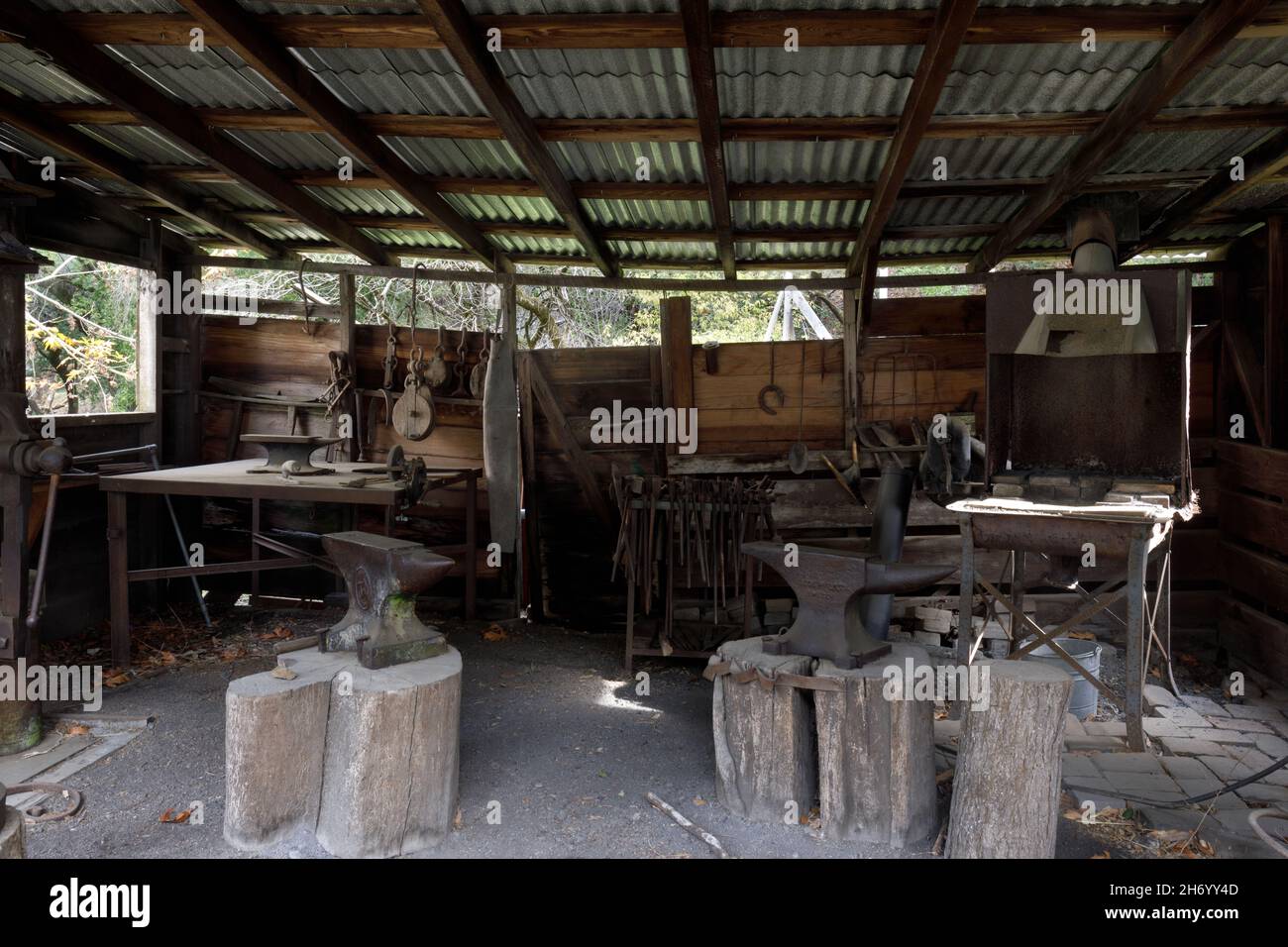 Blacksmith Forge built in 1860 to service the horse-drawn carriages that travelled between the valley and the coast at Hidden Villa, Los Altos Hills, Stock Photo