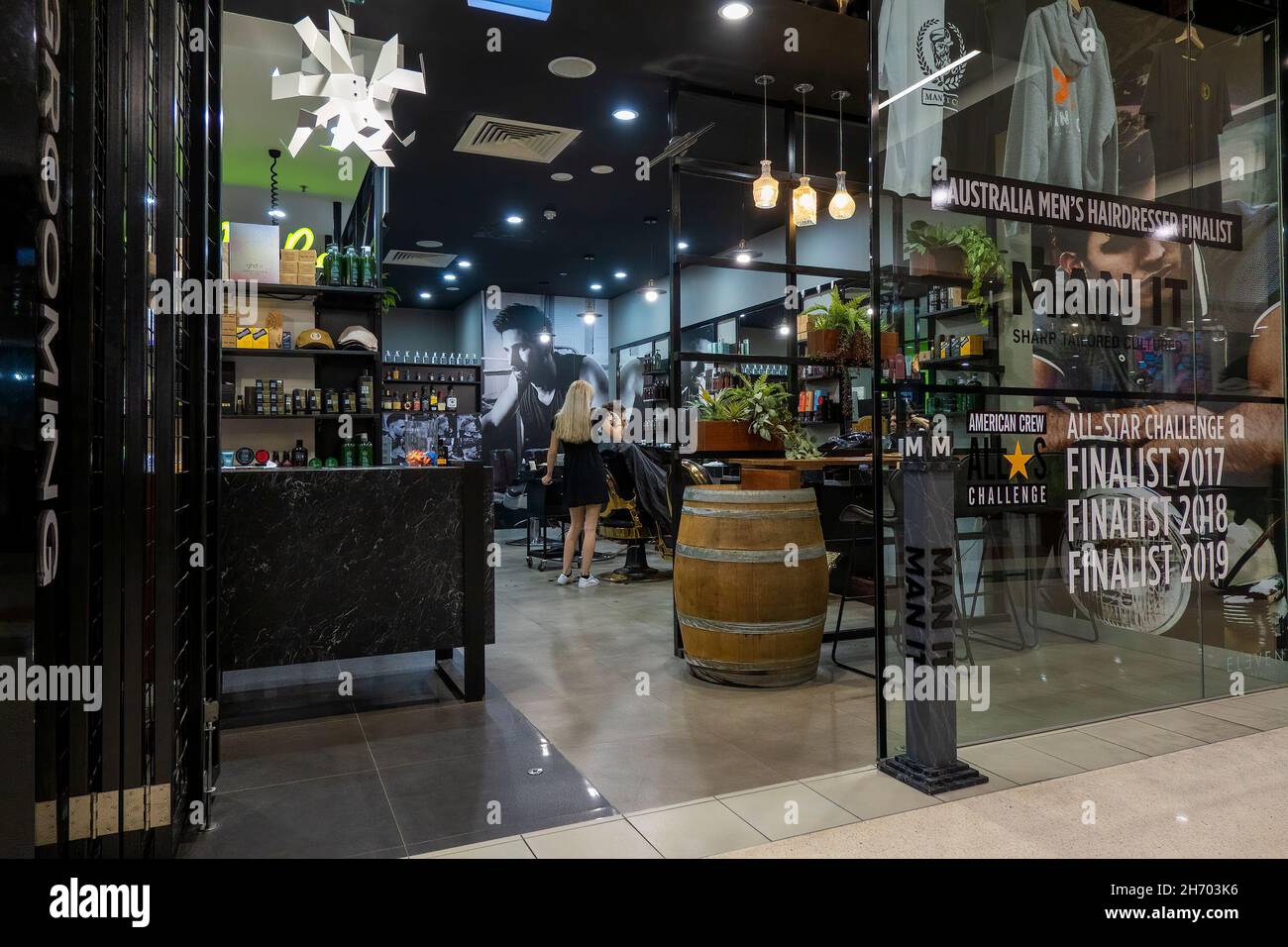 Mens hairdressing hires stock photography and images Alamy